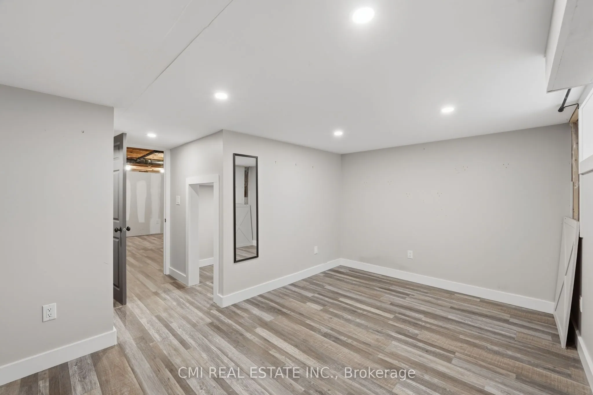 28 River Drive