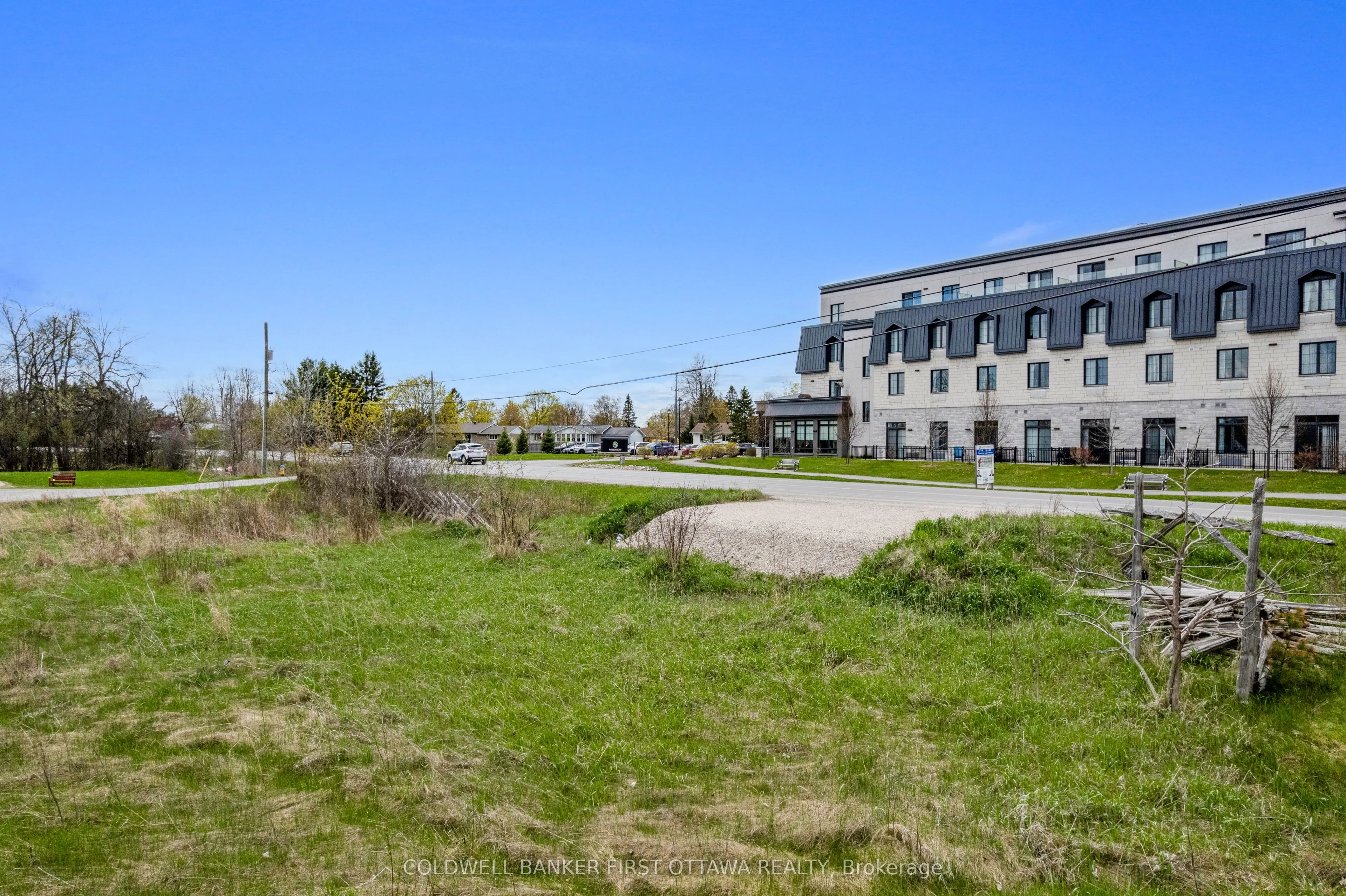 00 Rideau Ferry Road