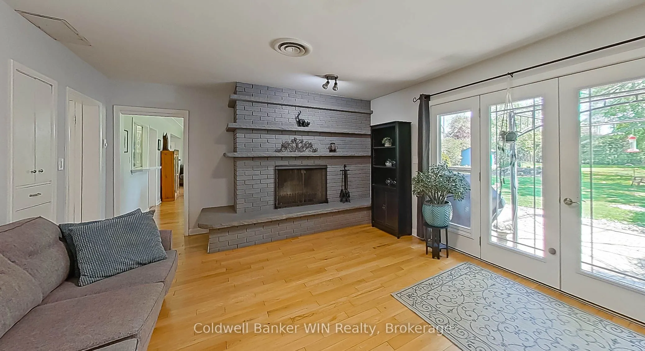 151 Isabella Street E