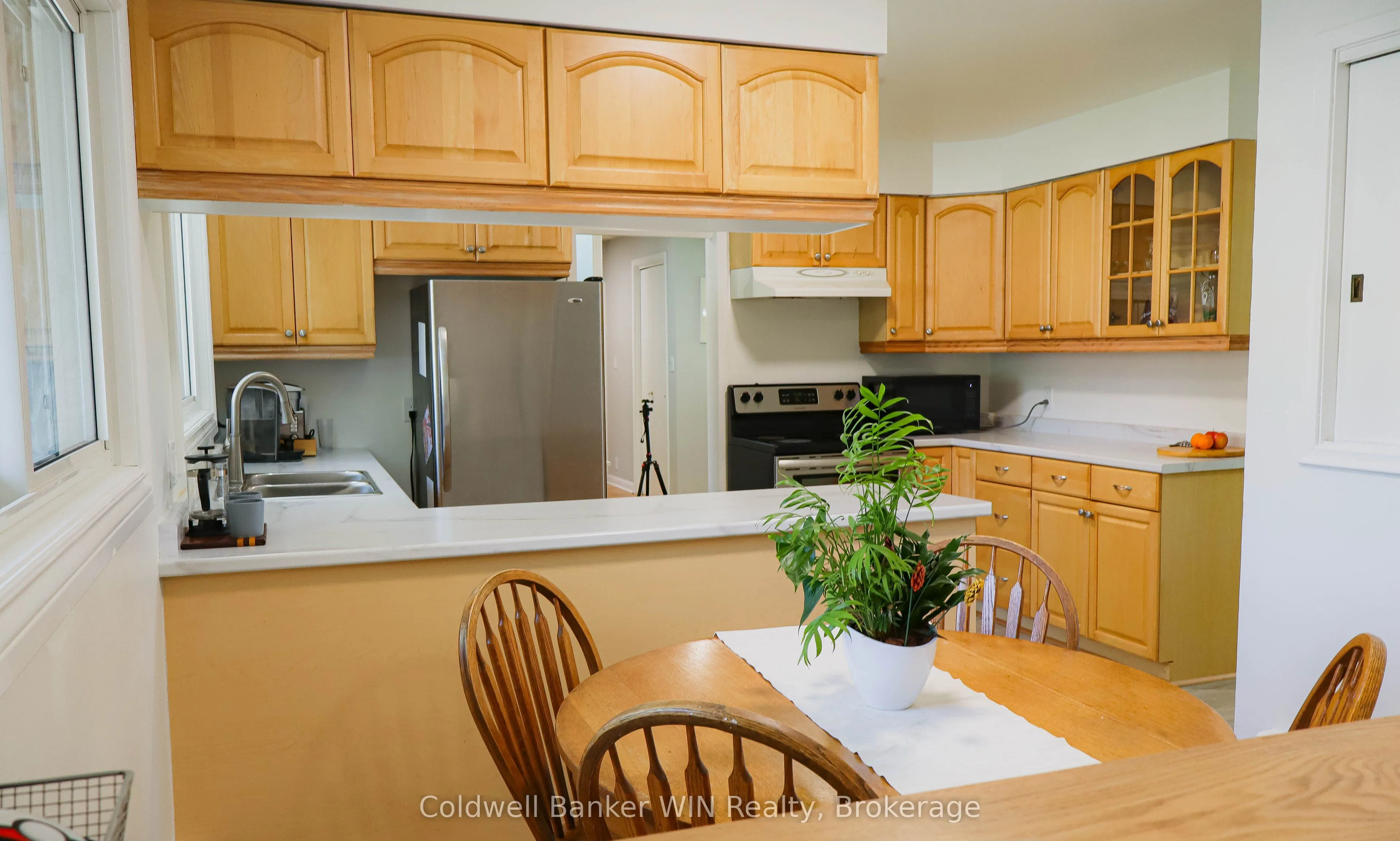 151 Isabella Street E
