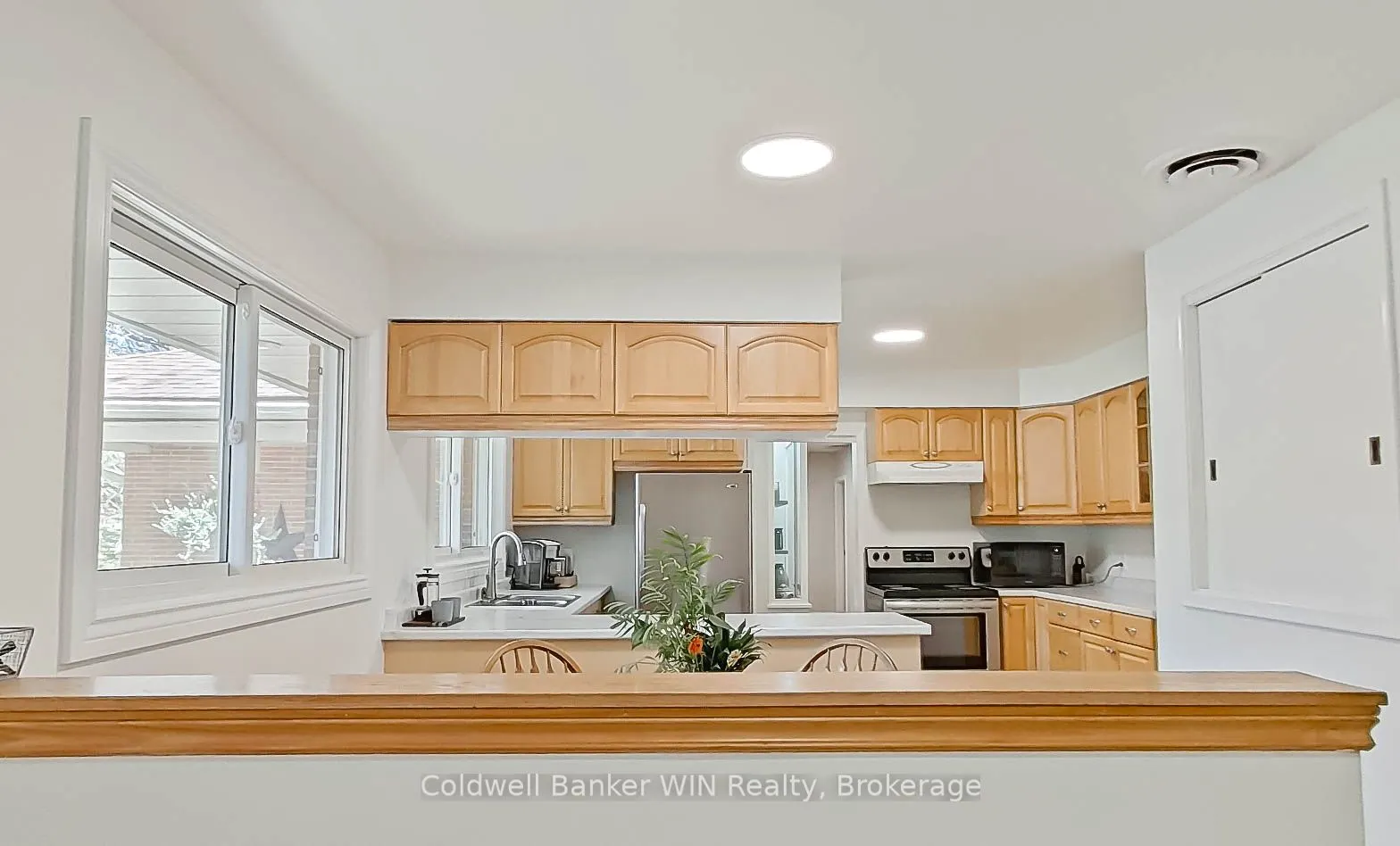 151 Isabella Street E
