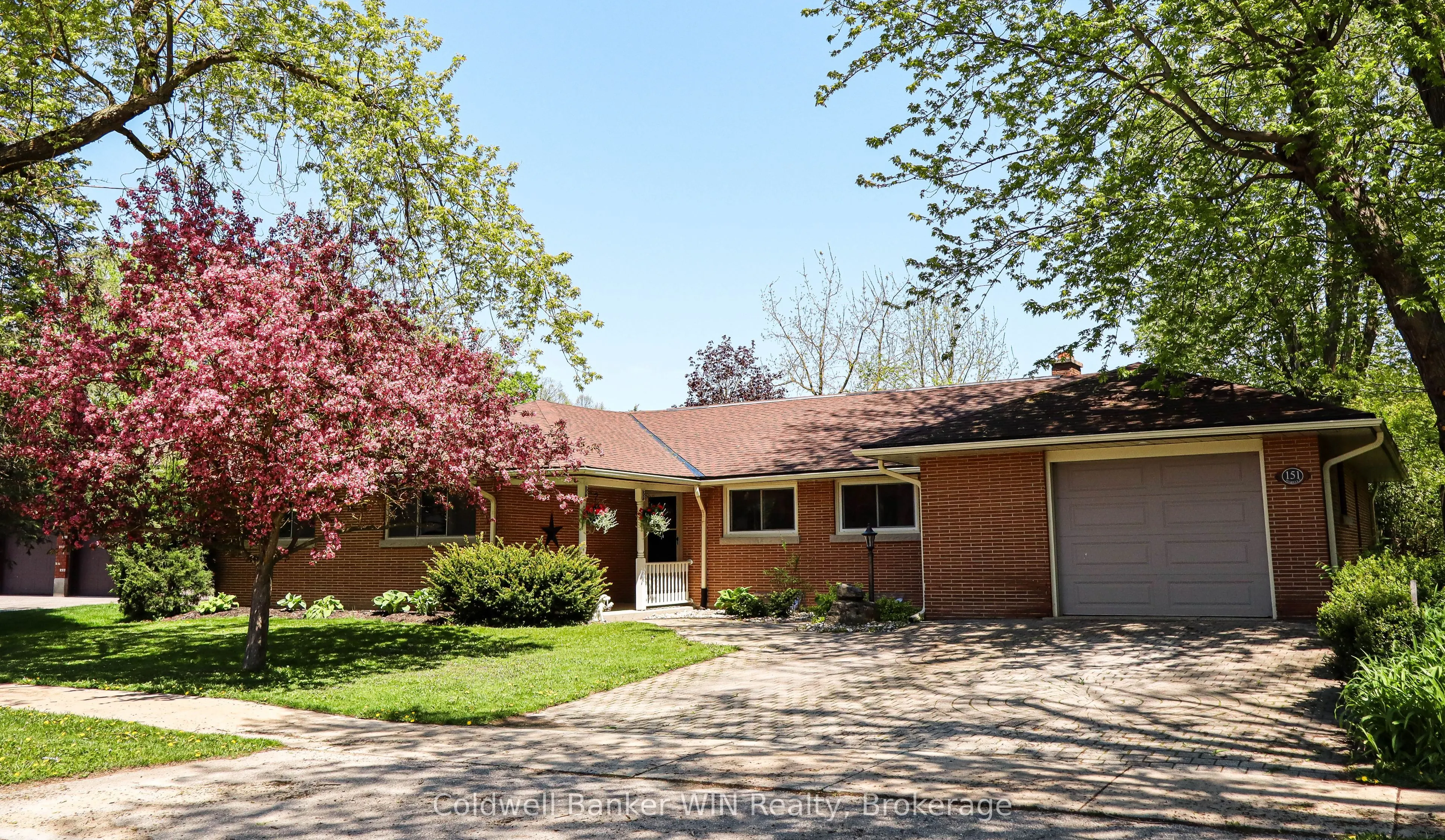 151 Isabella Street E
