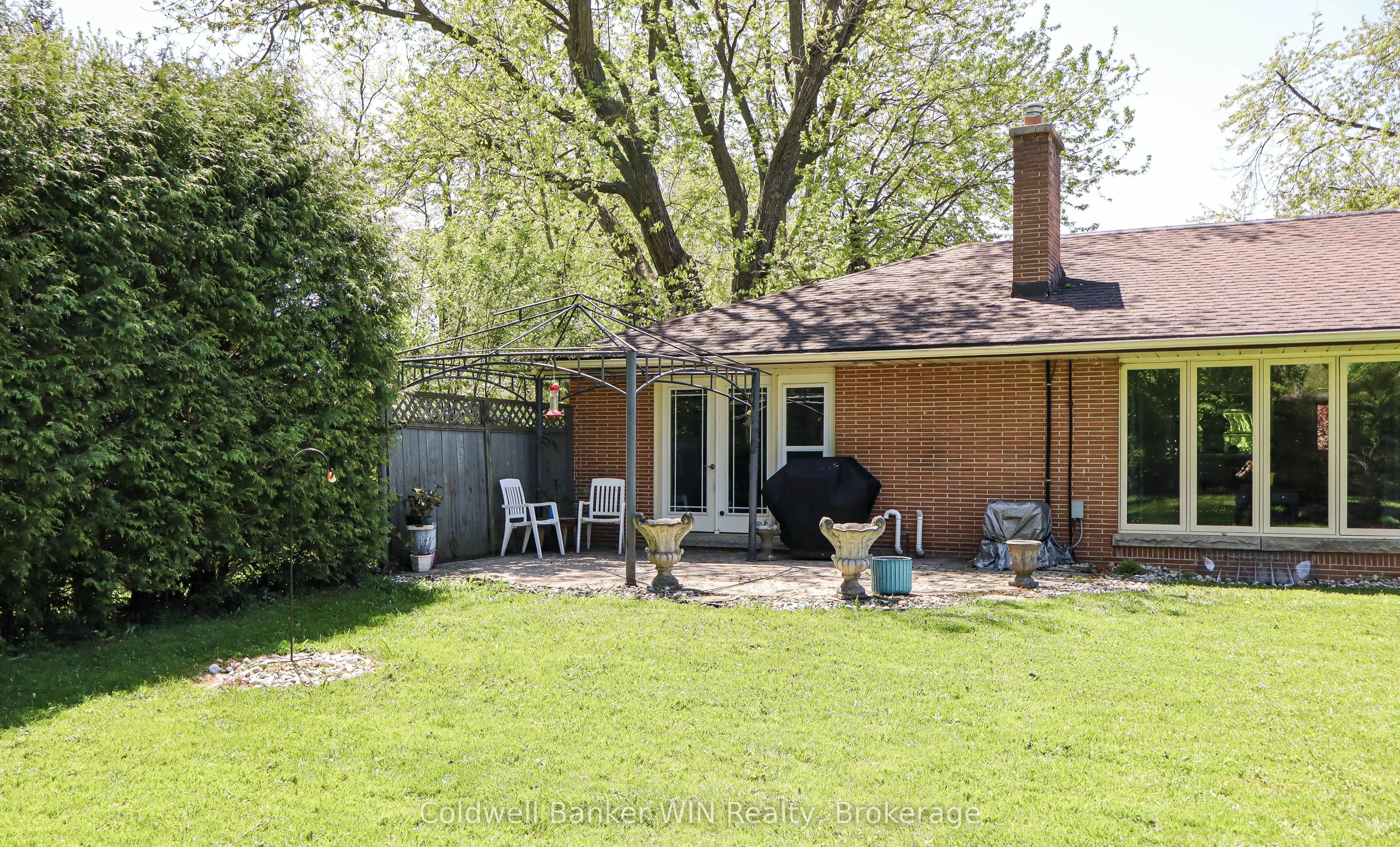 151 Isabella Street E