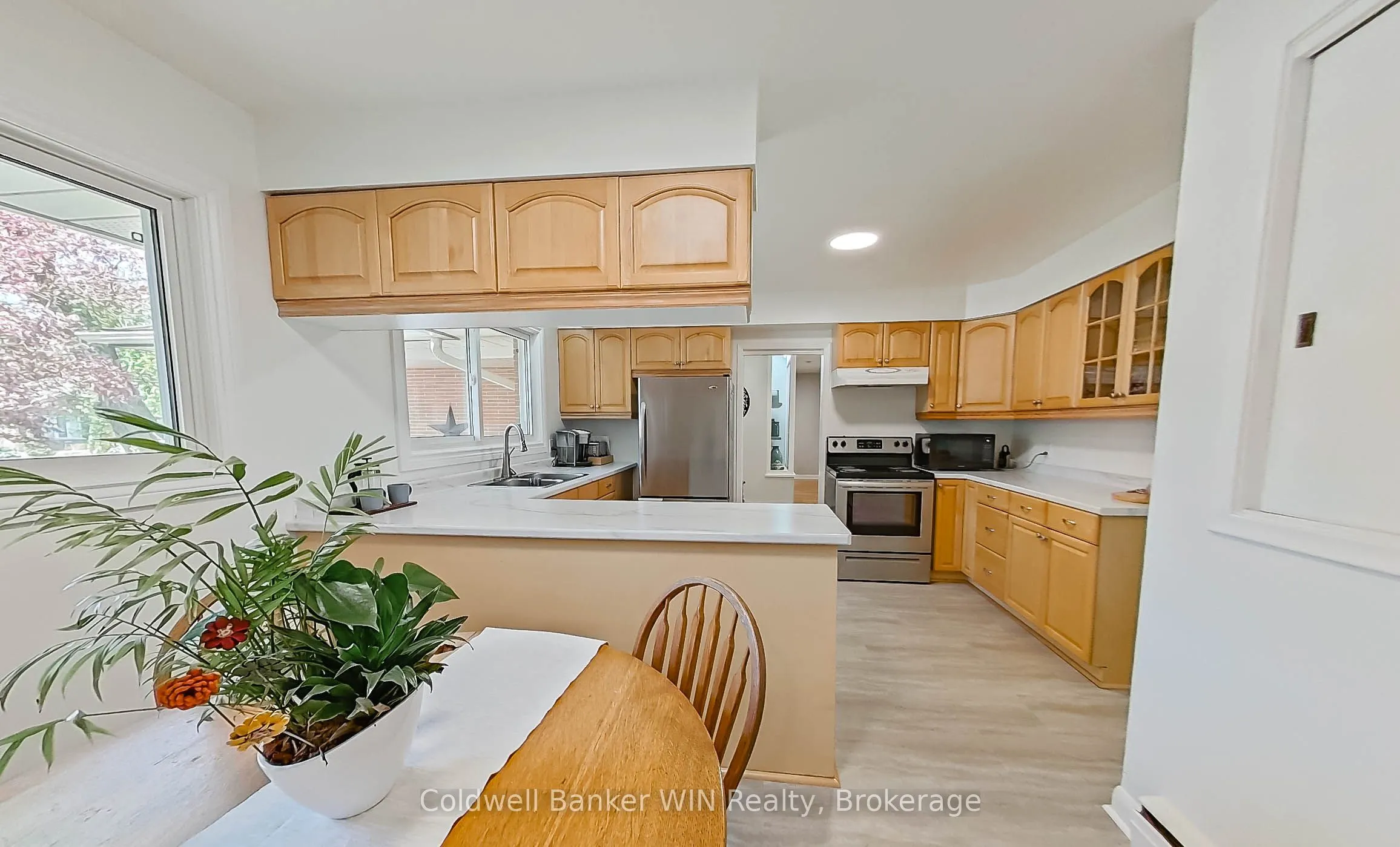 151 Isabella Street E