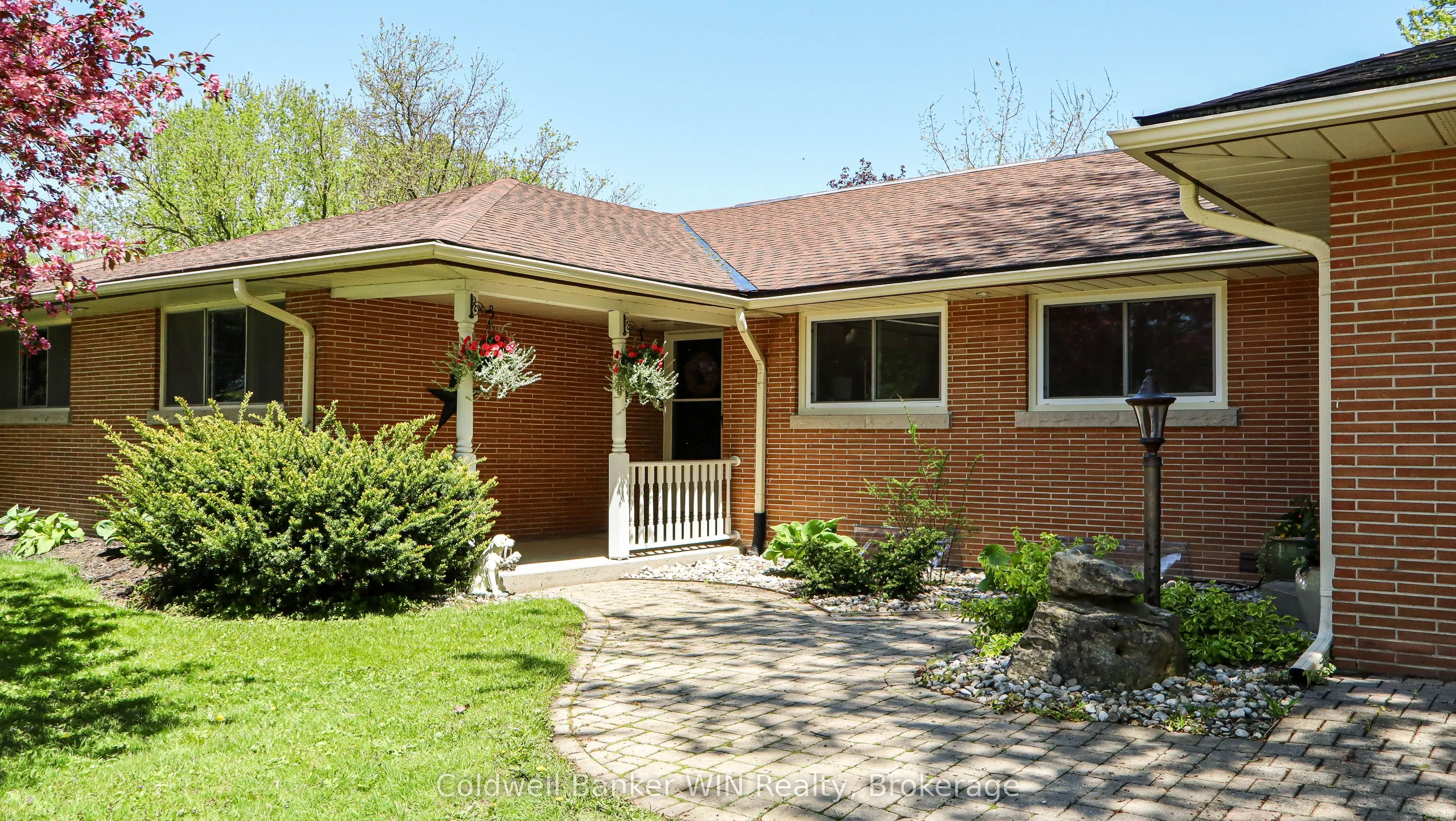 151 Isabella Street E