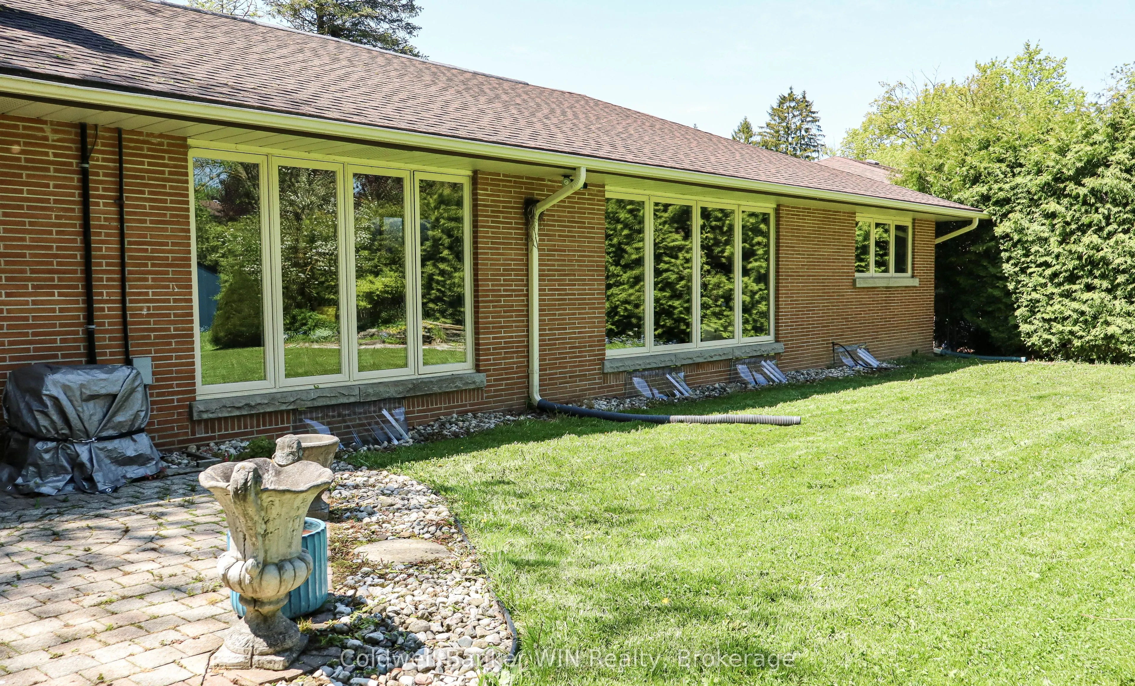 151 Isabella Street E