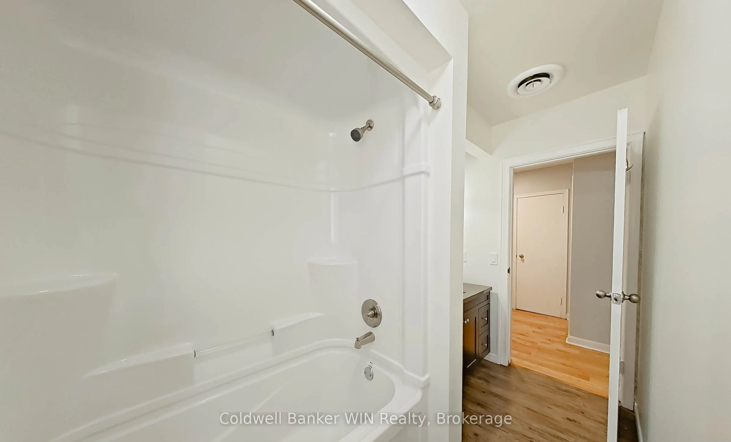 151 Isabella Street E