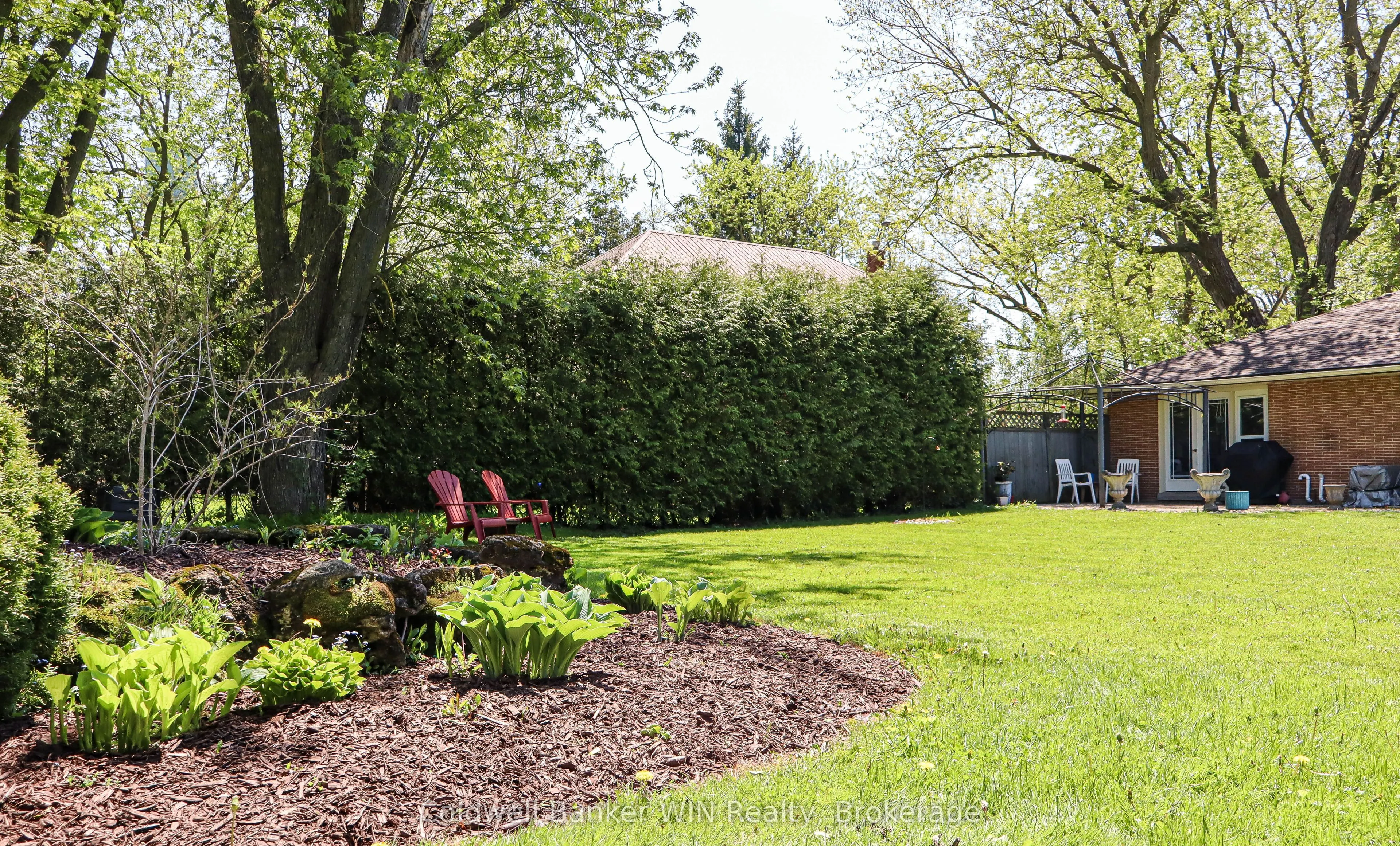 151 Isabella Street E