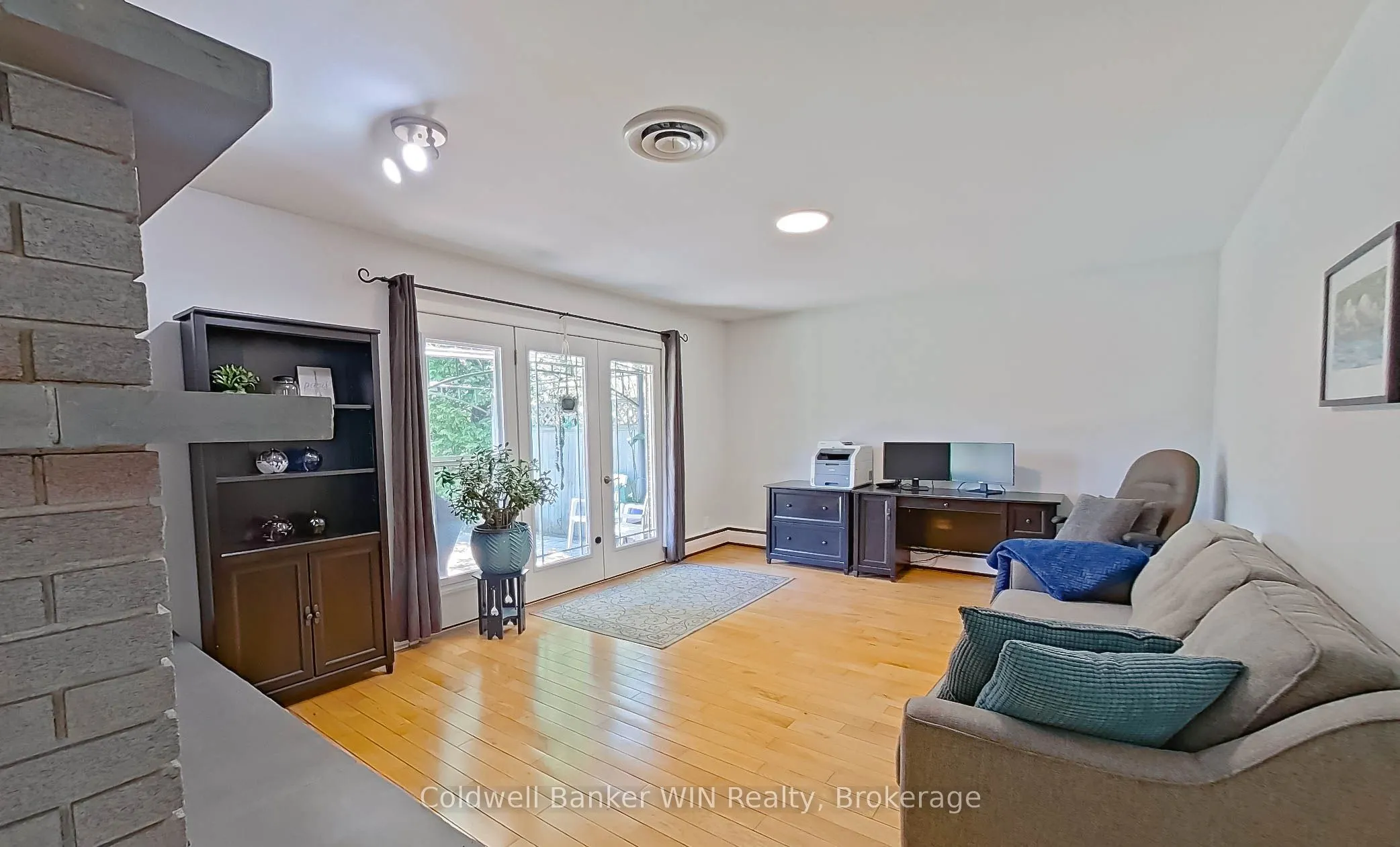 151 Isabella Street E