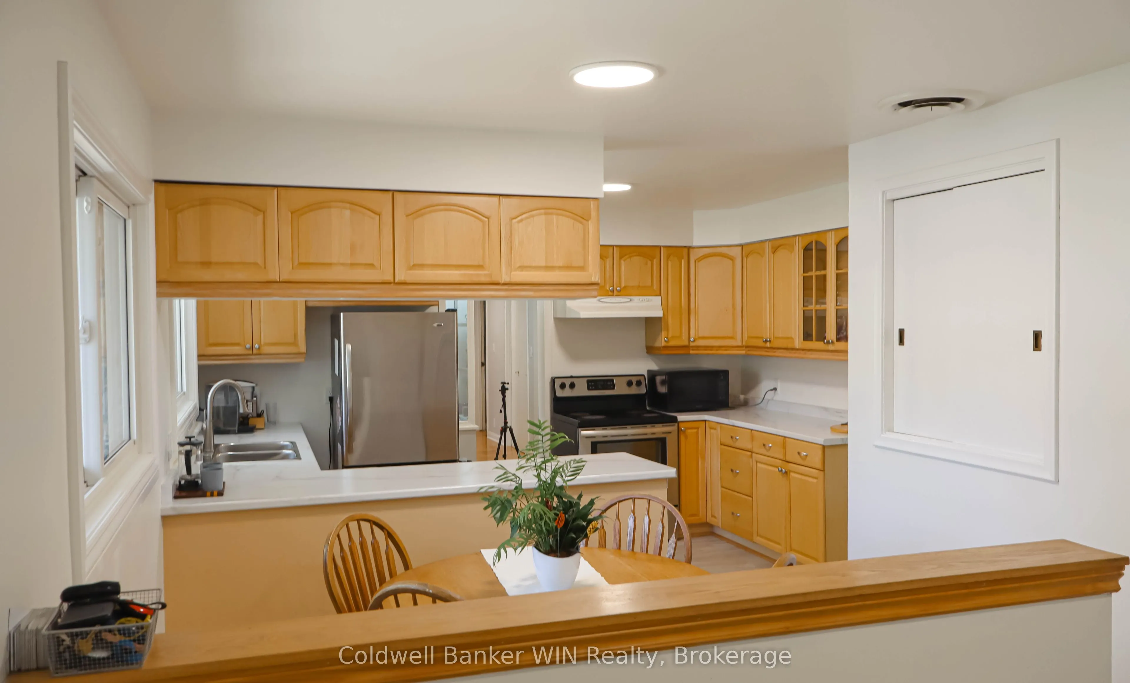151 Isabella Street E