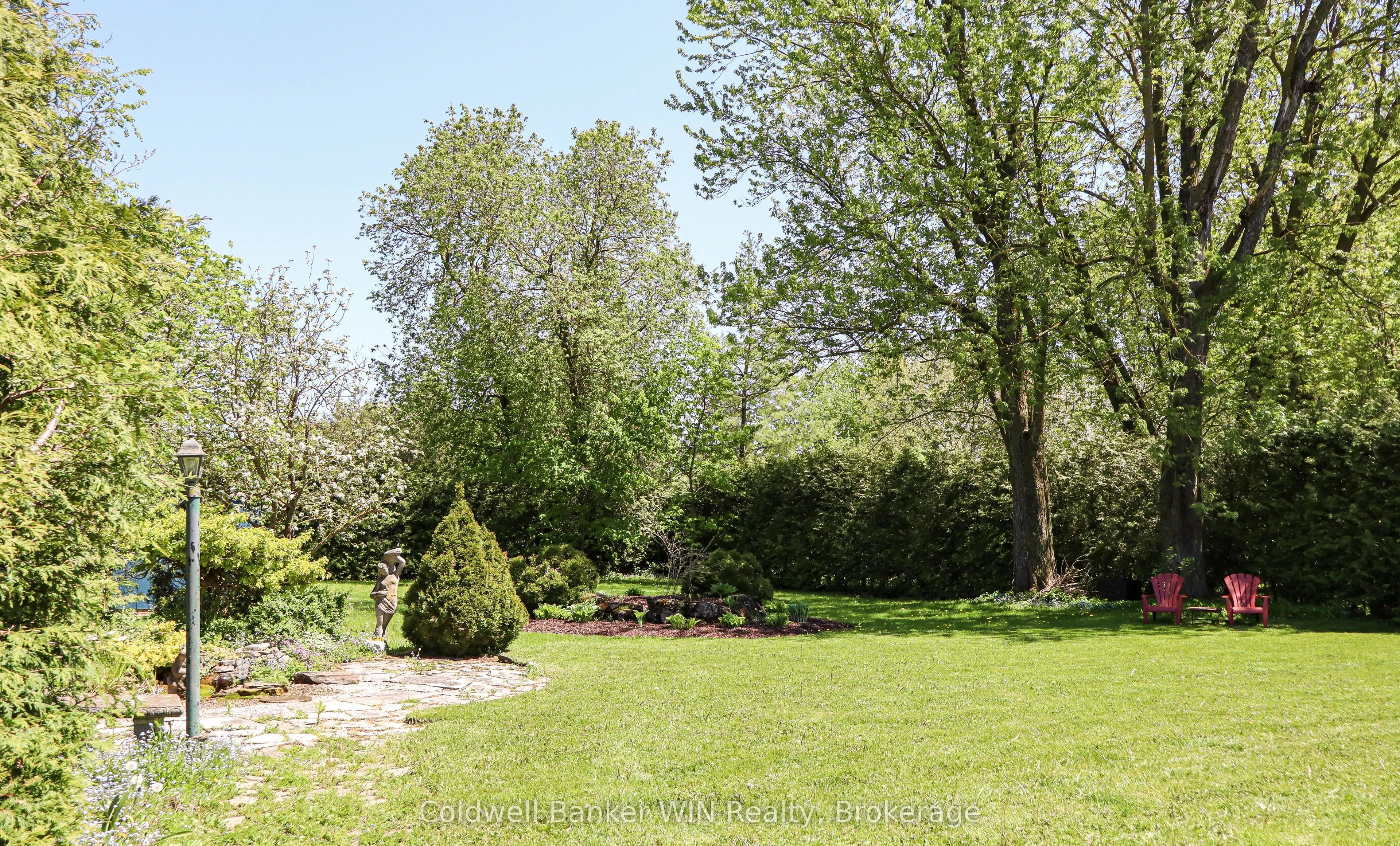 151 Isabella Street E