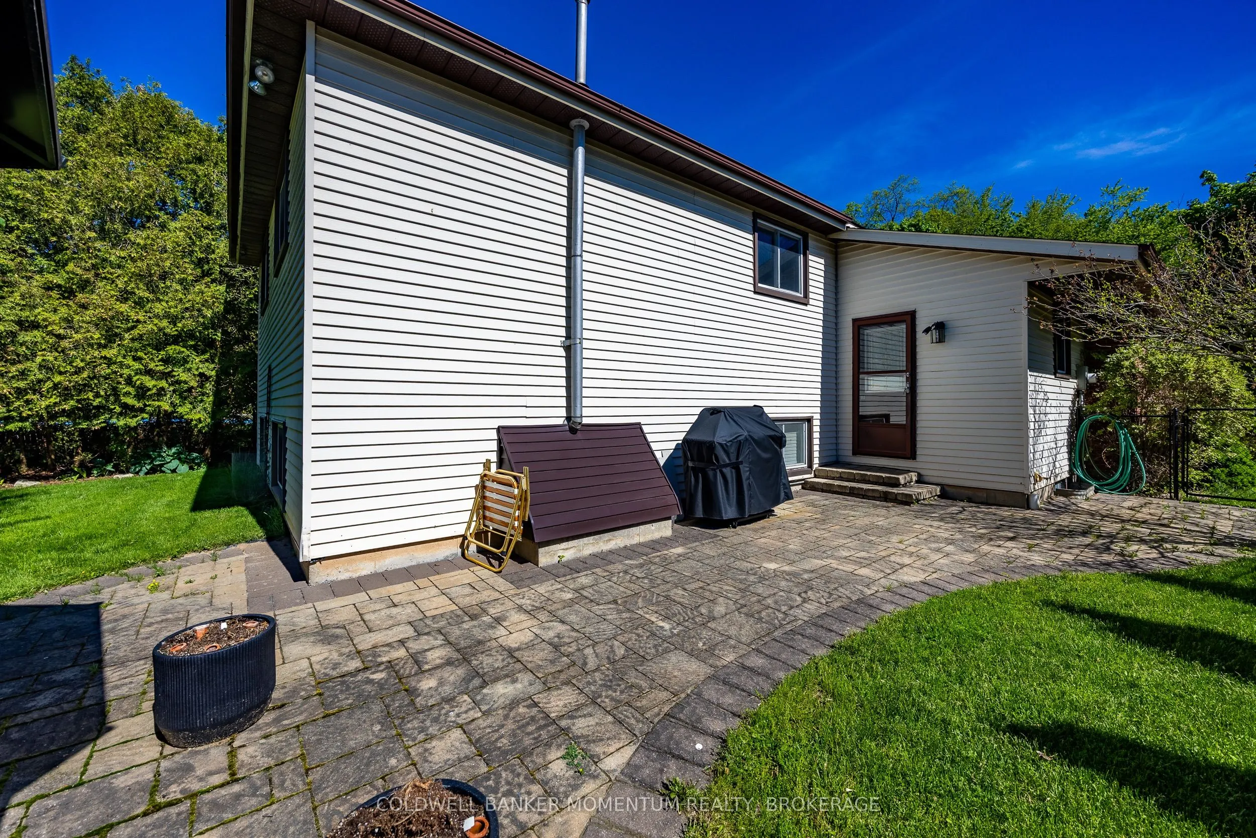 307 Orkney Street W