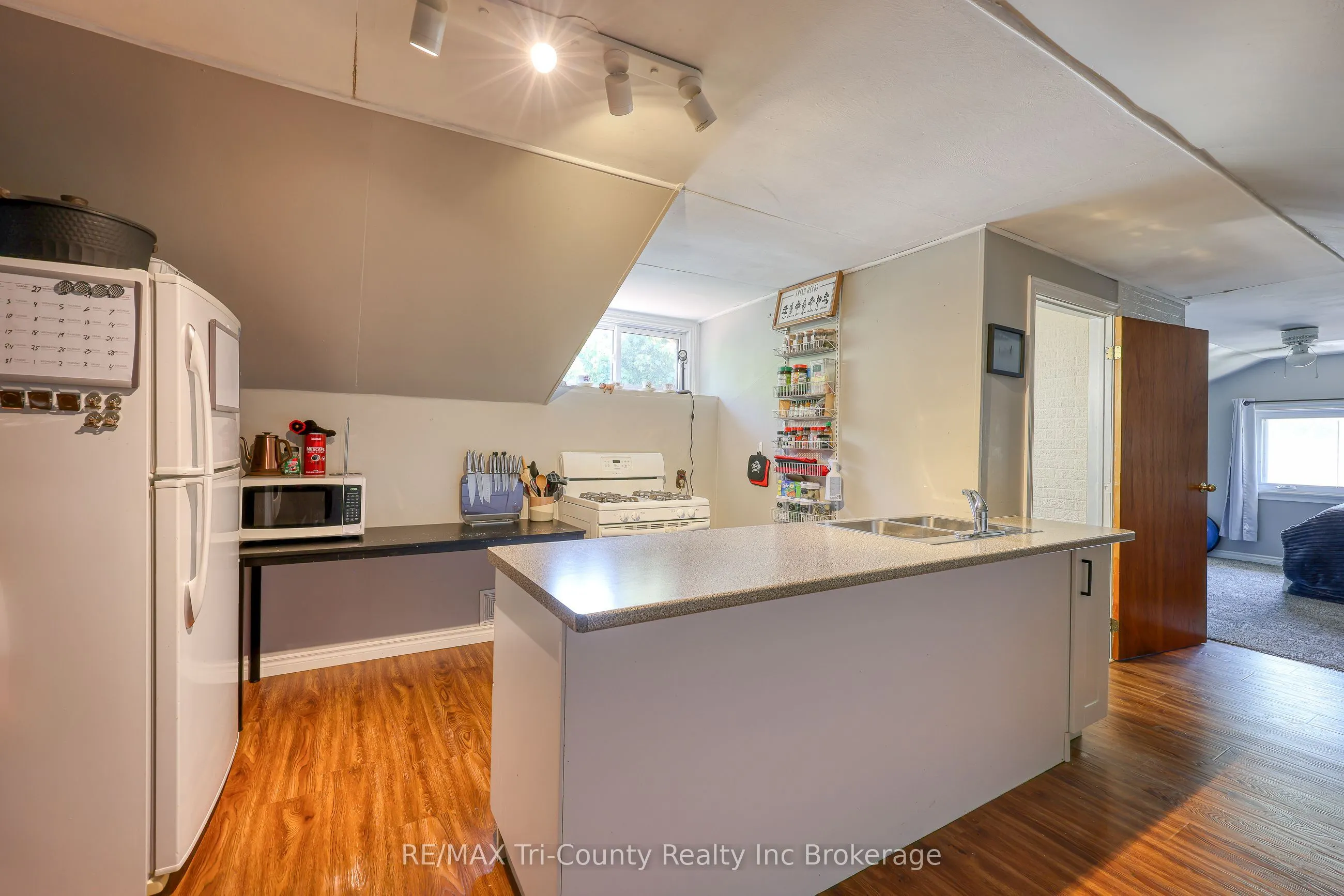 16 Delevan Crescent