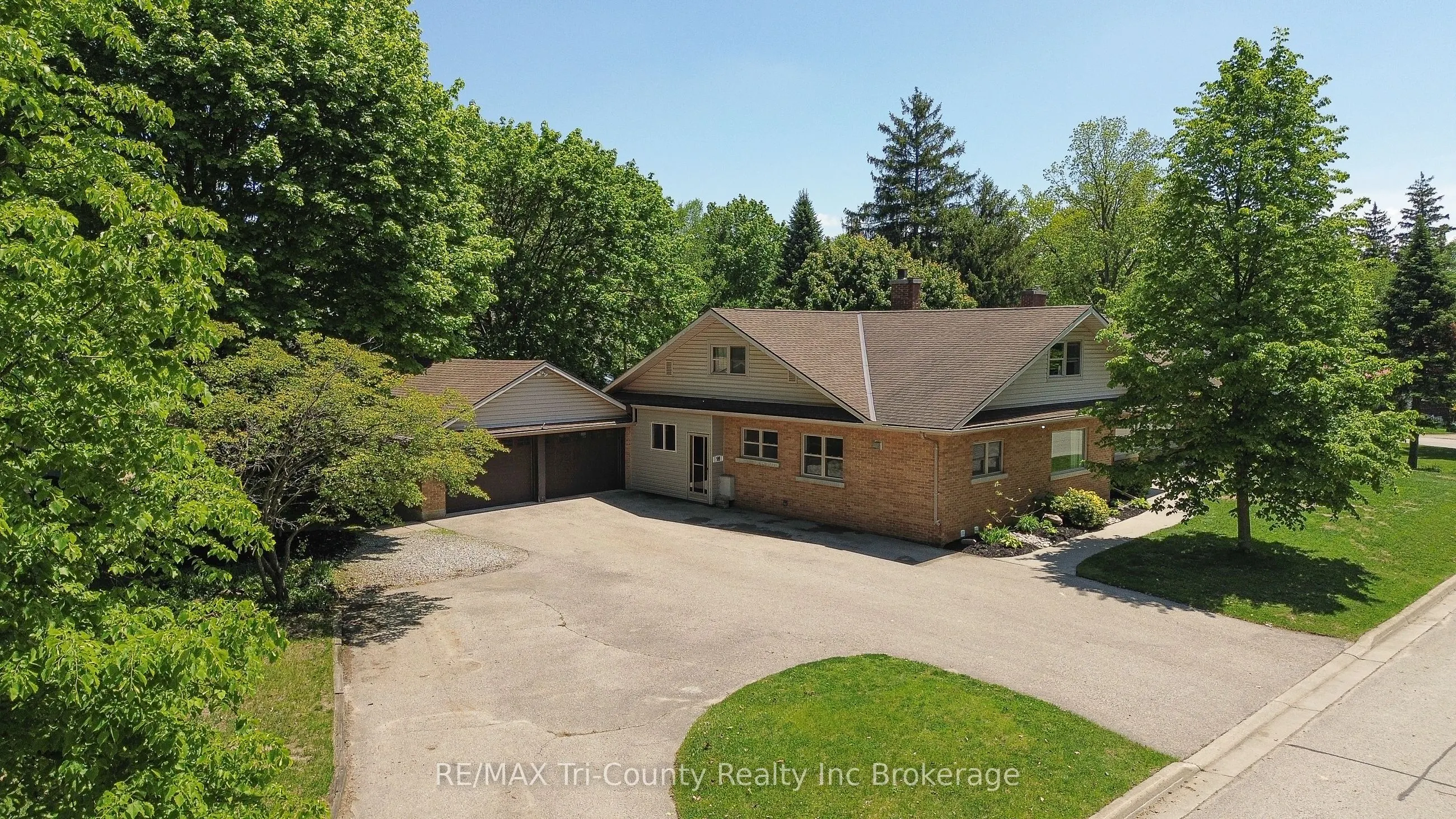 16 Delevan Crescent