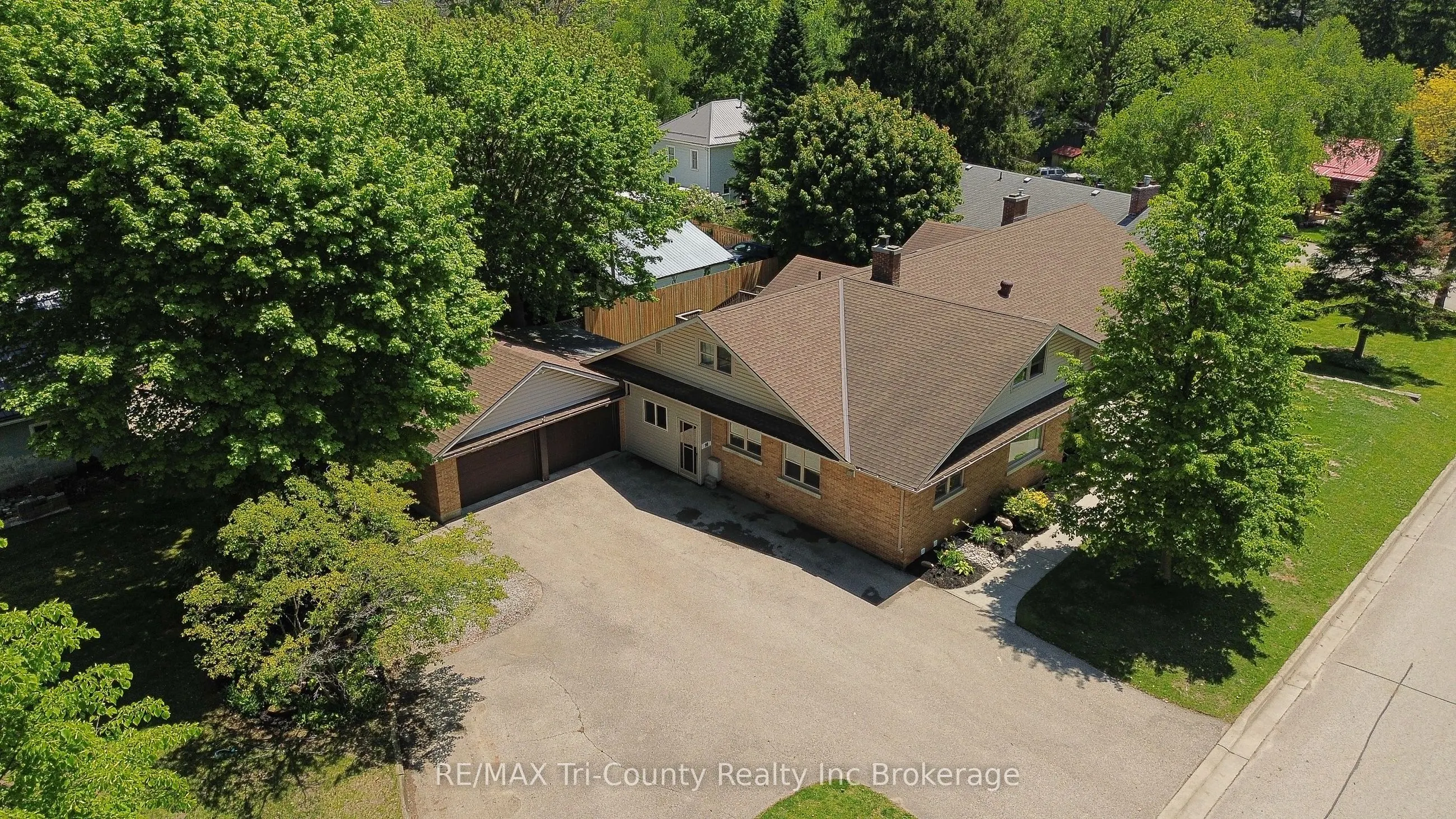 16 Delevan Crescent