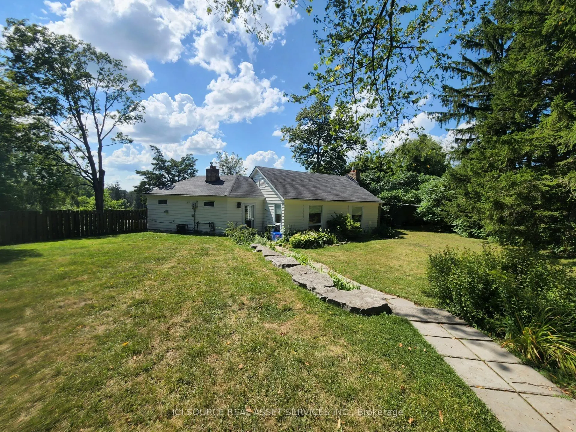 8 Renwood Place
