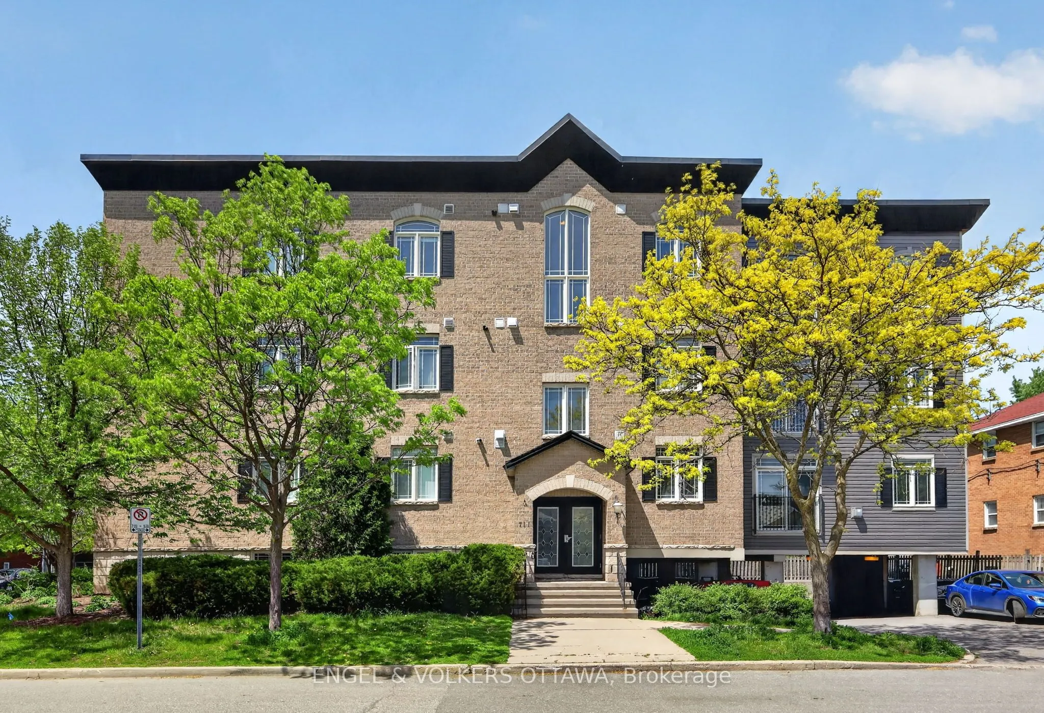 711 Churchill Avenue #401