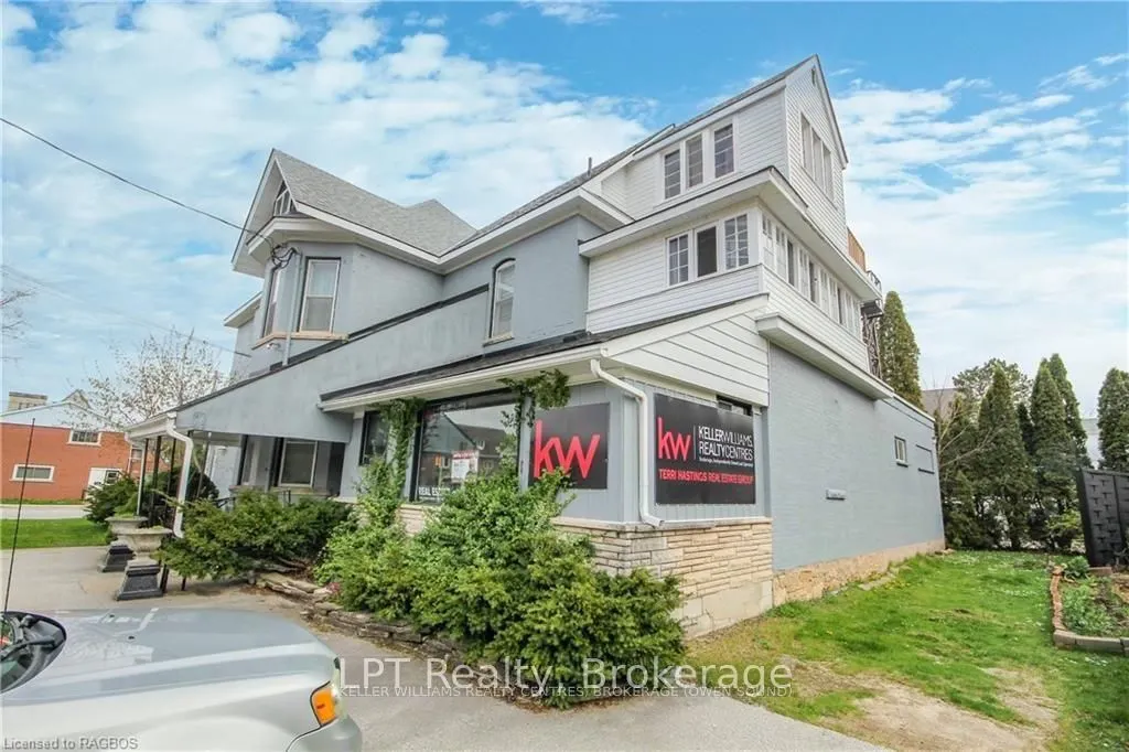 900 2nd Avenue W