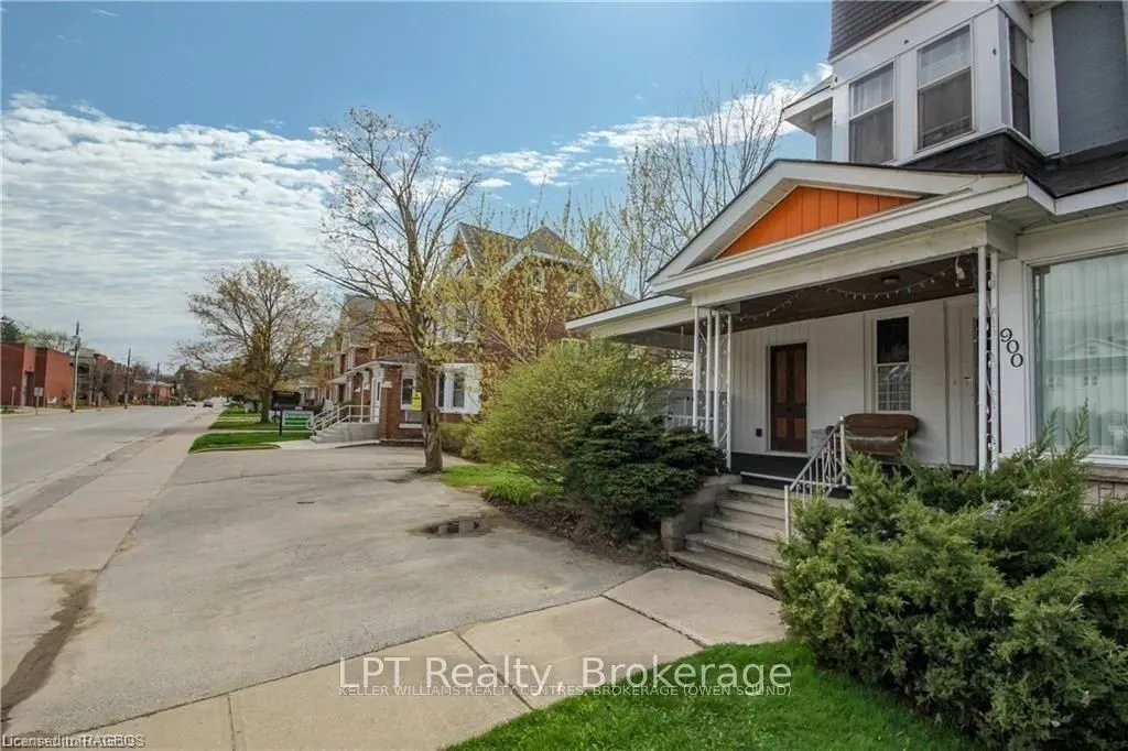 900 2nd Avenue W
