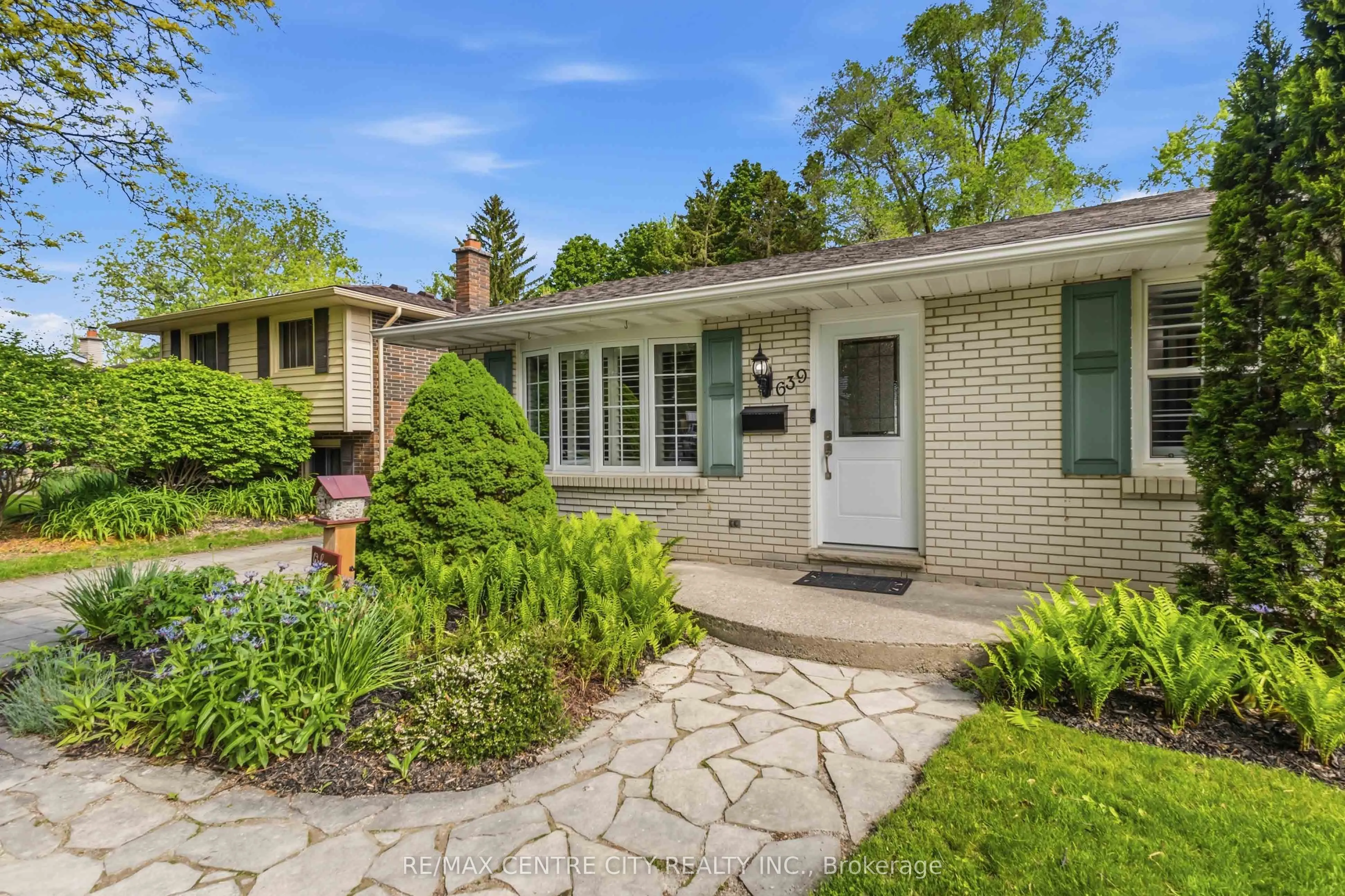 639 Dunboyne Crescent