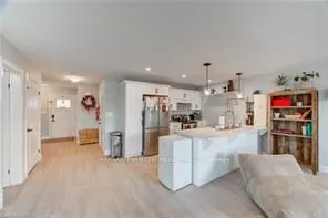 195 CHARLES Street E