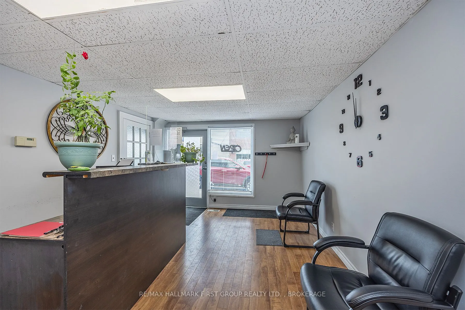 19/21 Dundas Street W