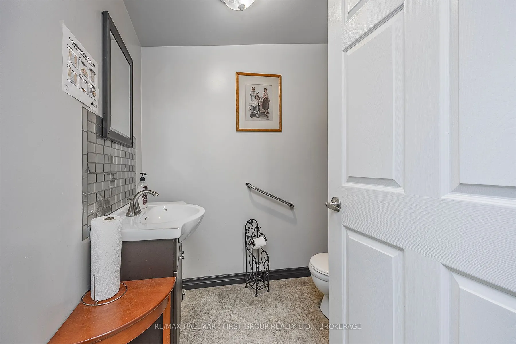 19/21 Dundas Street W