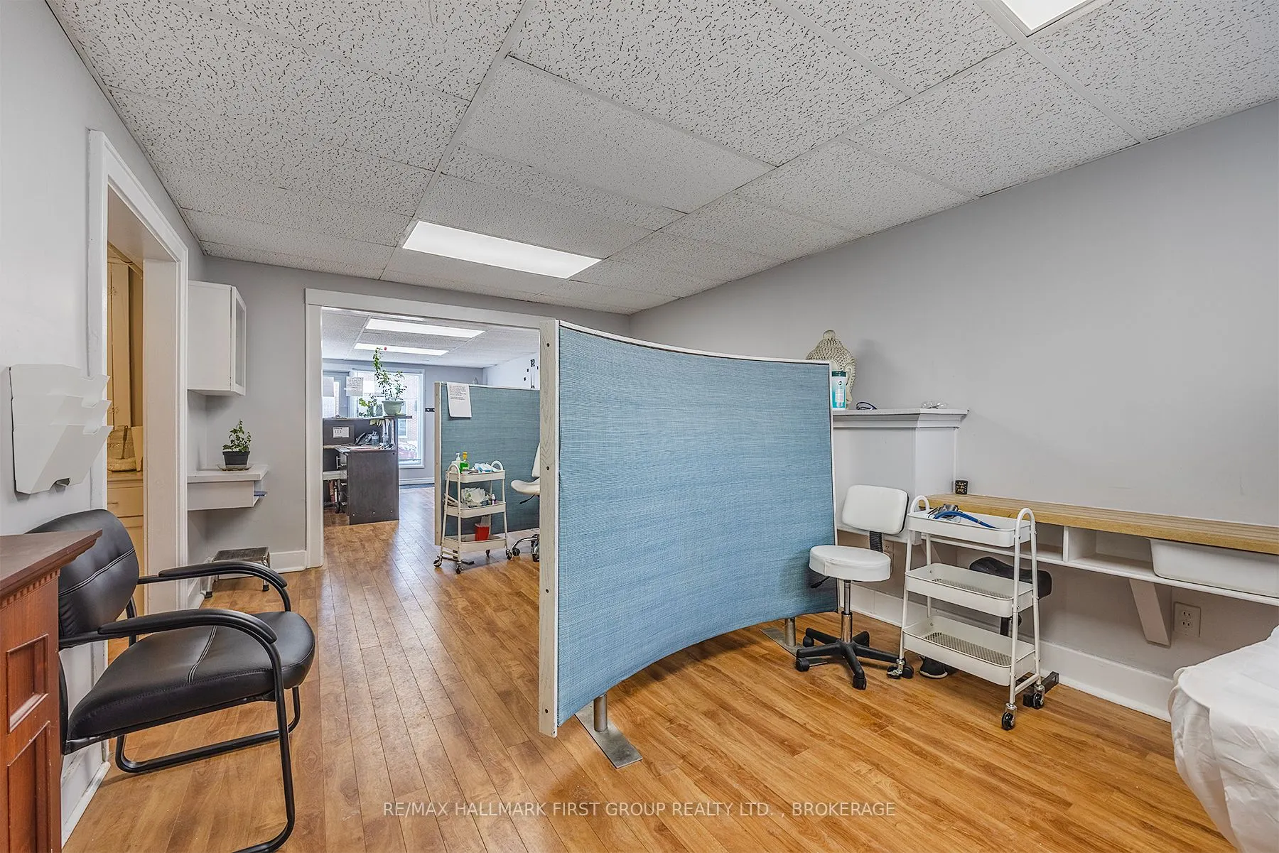 19/21 Dundas Street W