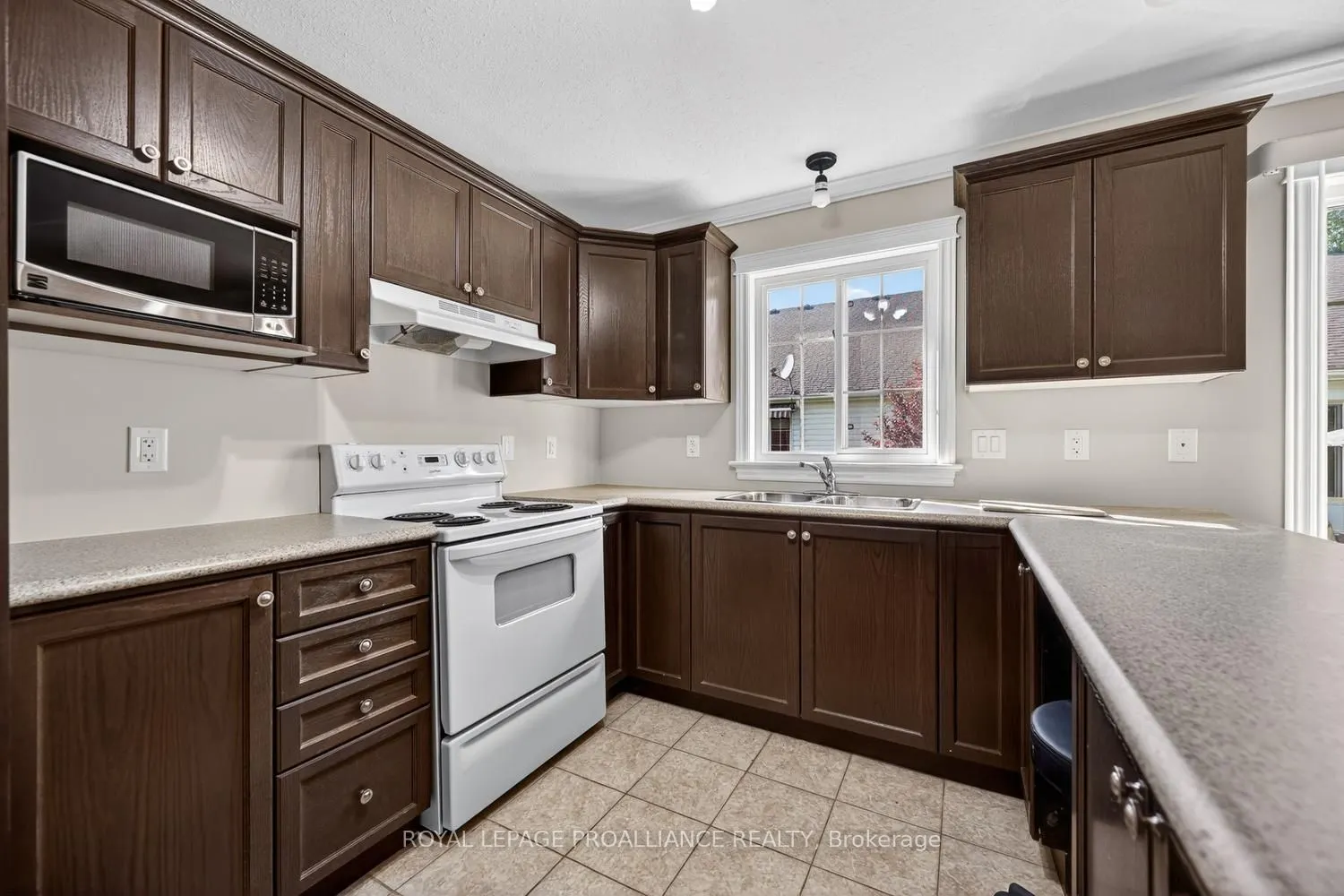 157 Steacy Gardens E