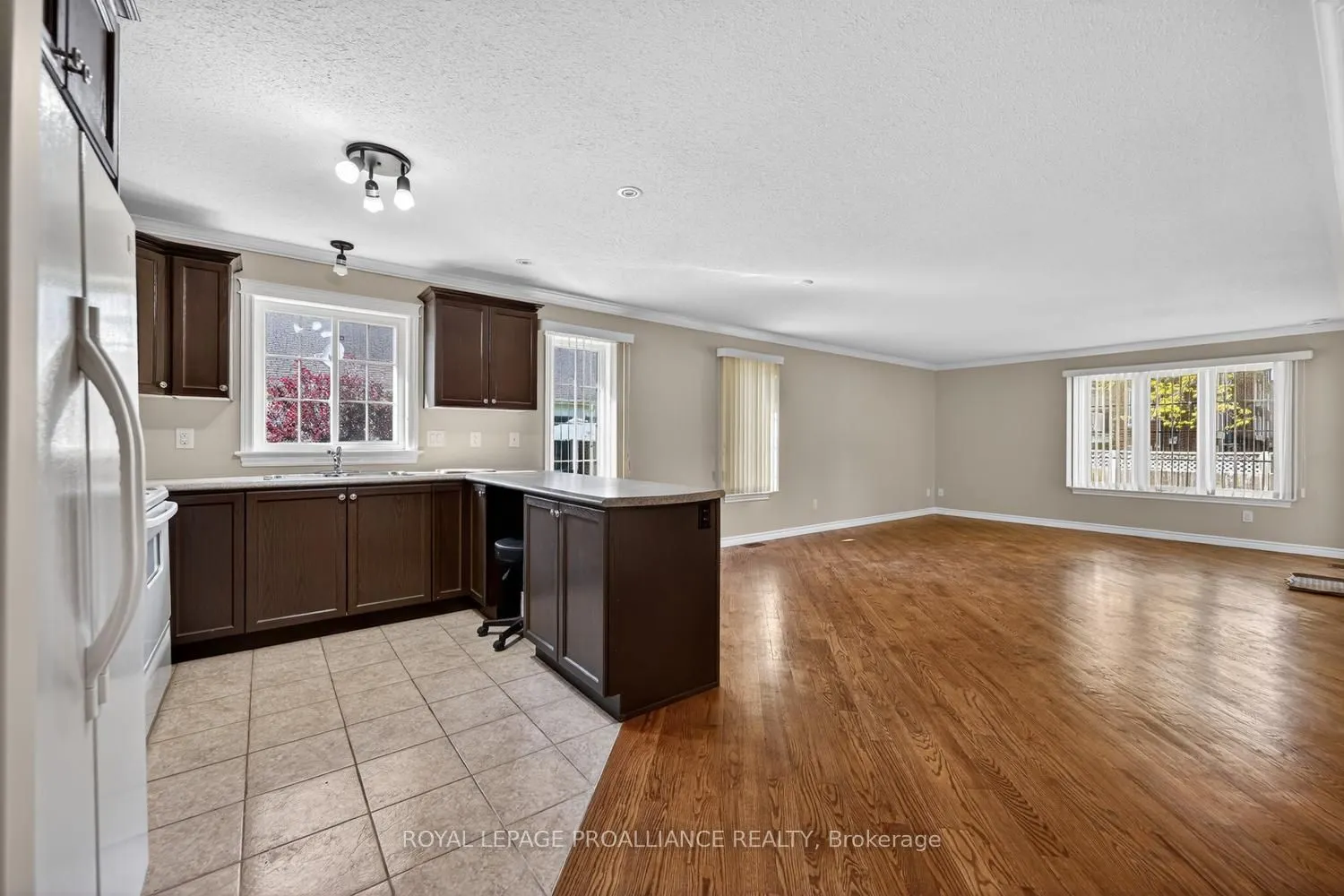 157 Steacy Gardens E