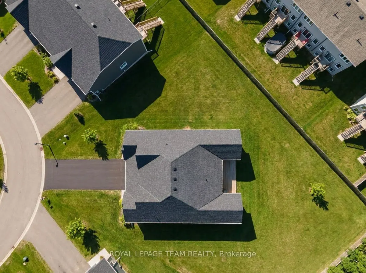 52 Whitcomb Crescent