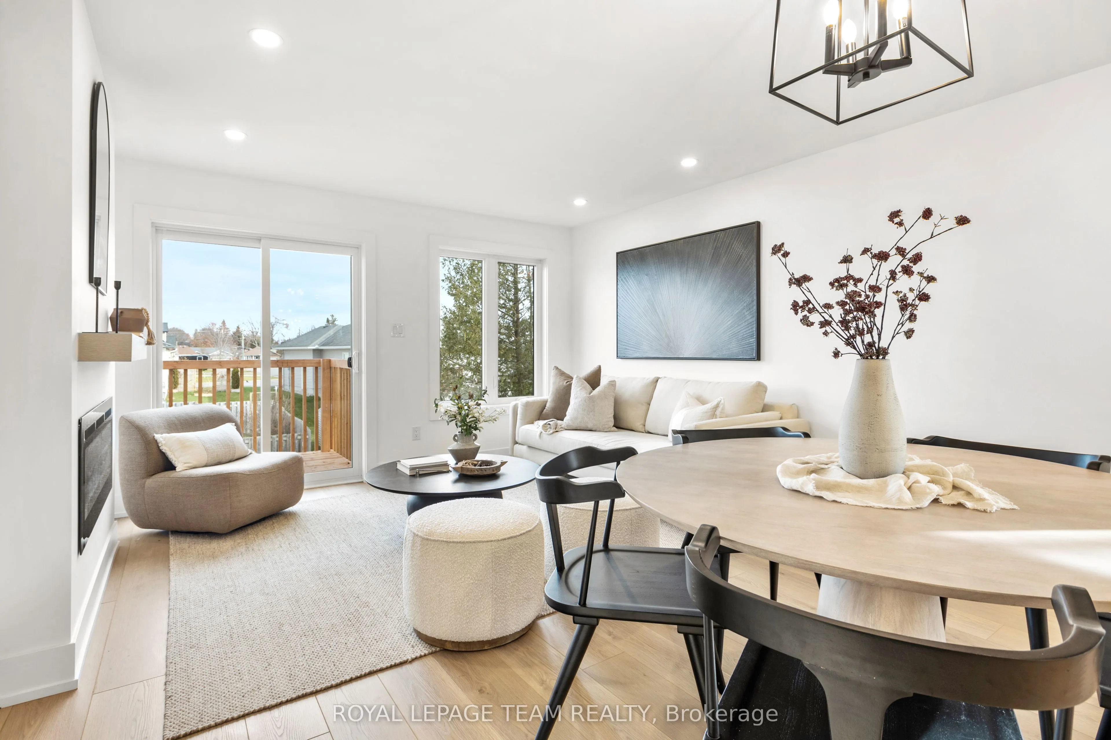 52 Whitcomb Crescent