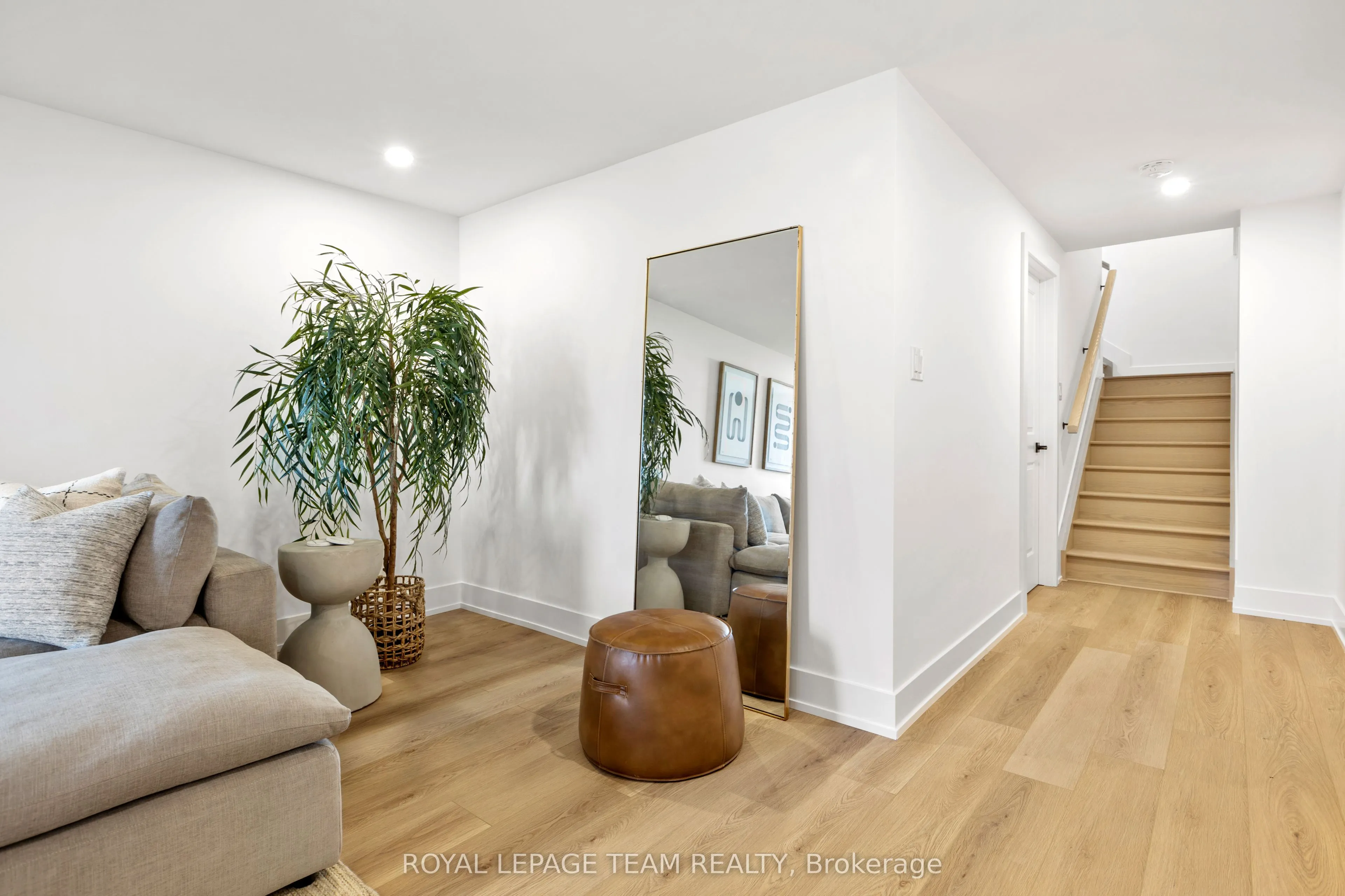 52 Whitcomb Crescent