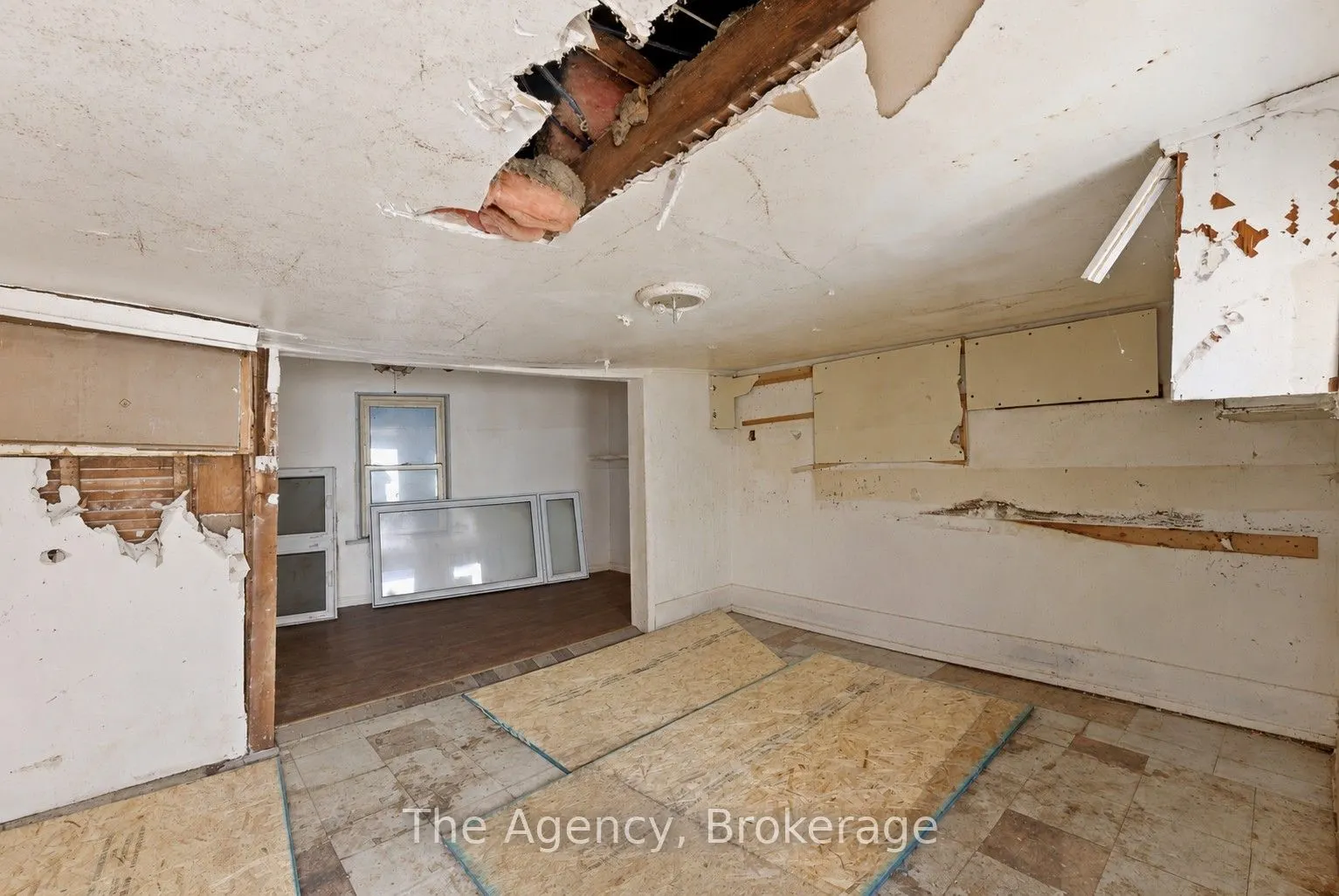 6043 Main Street
