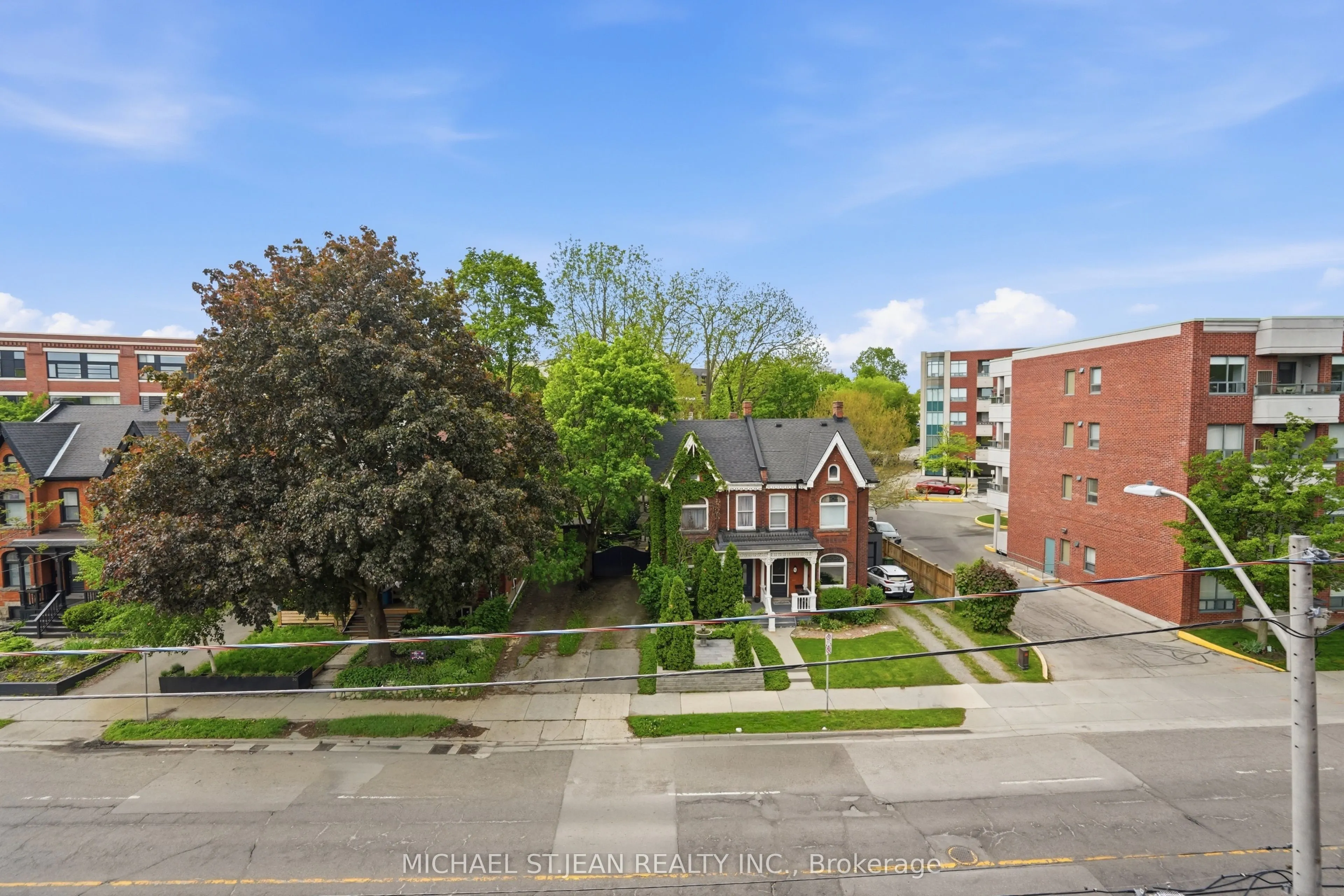 23 Main Street #404