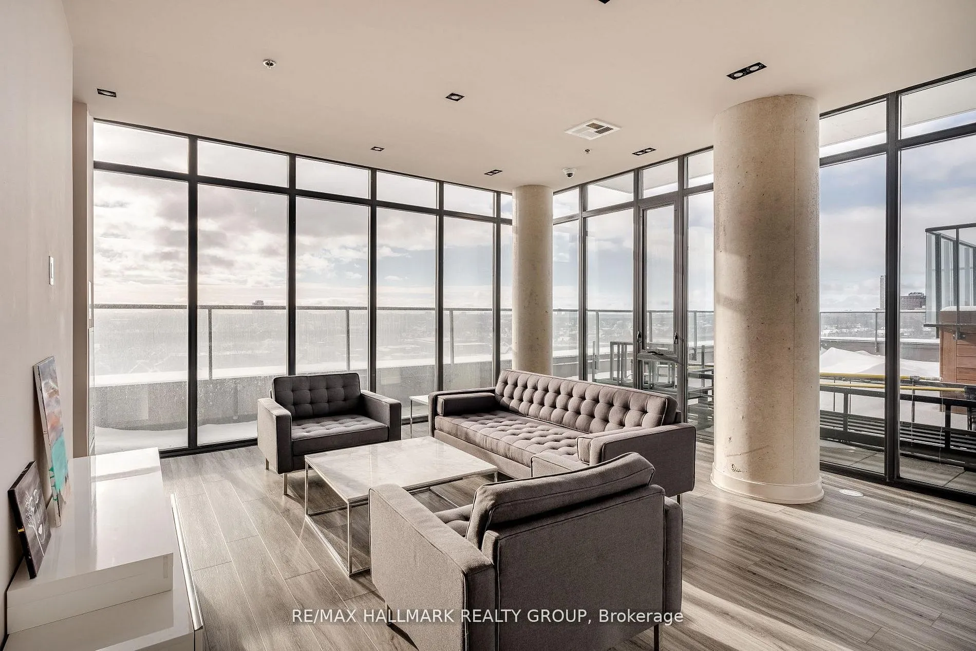 203 Catherine Street W #710