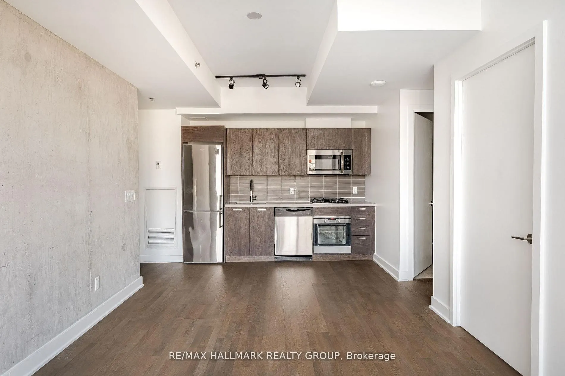203 Catherine Street W #710