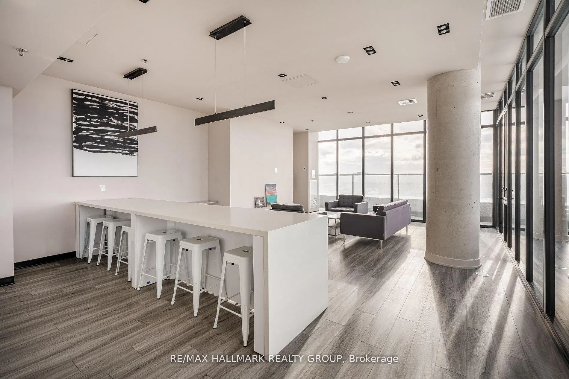 203 Catherine Street W #710