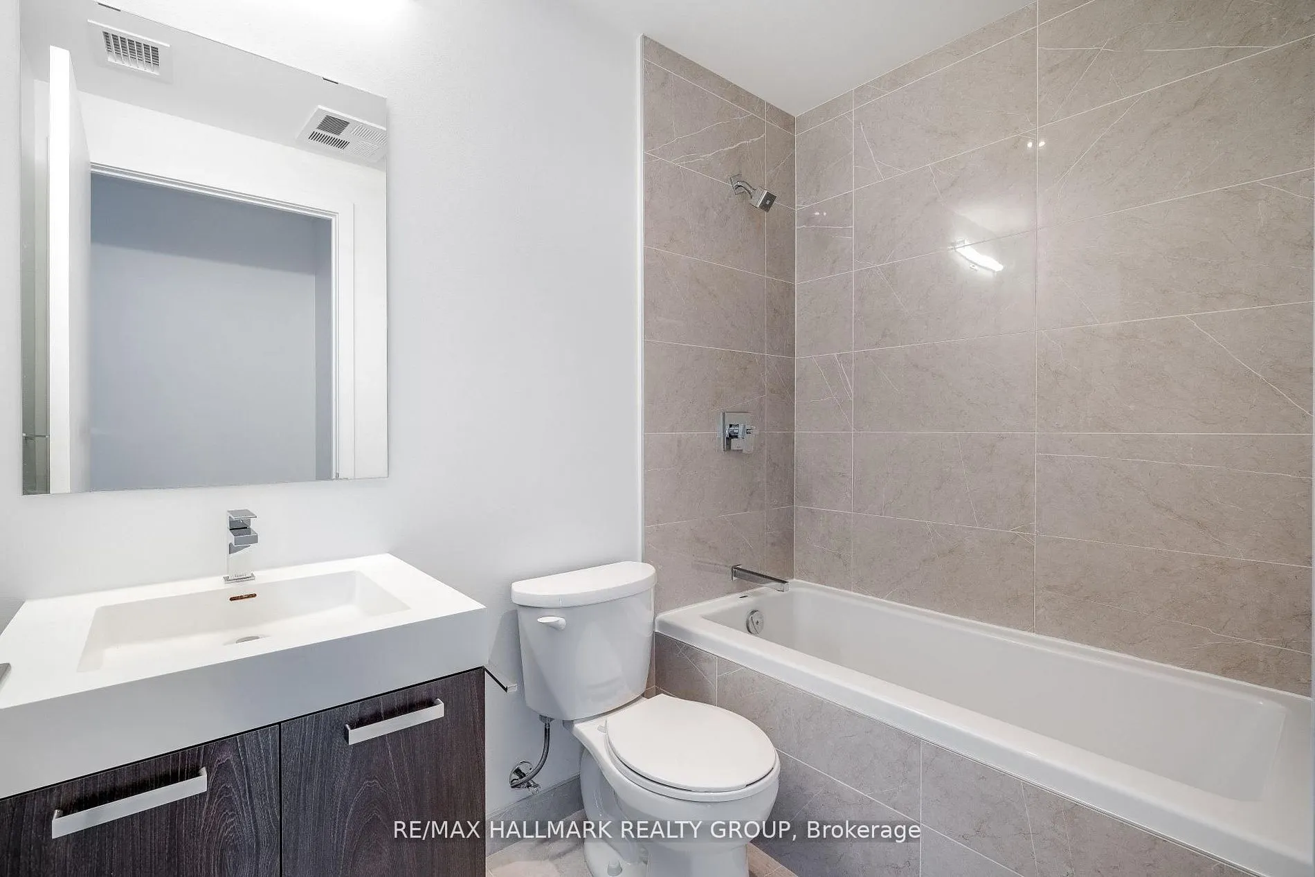 203 Catherine Street W #710