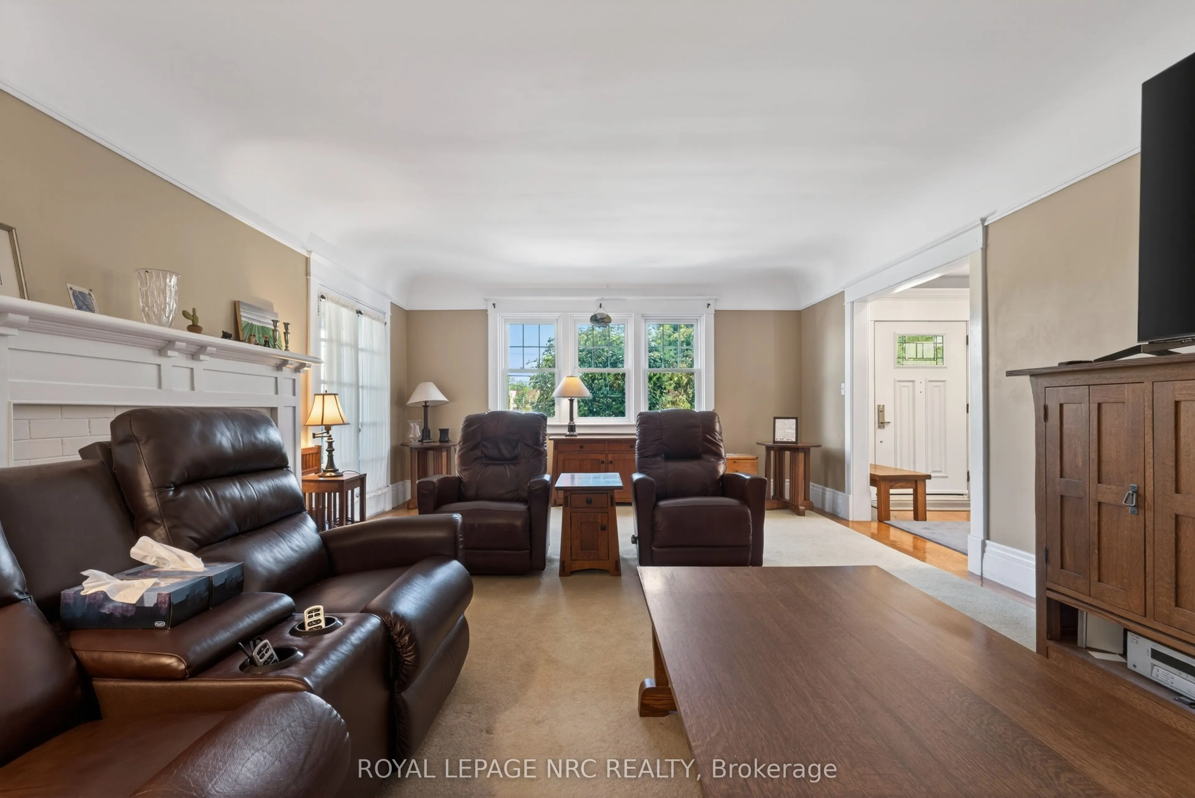 260 Main Street E