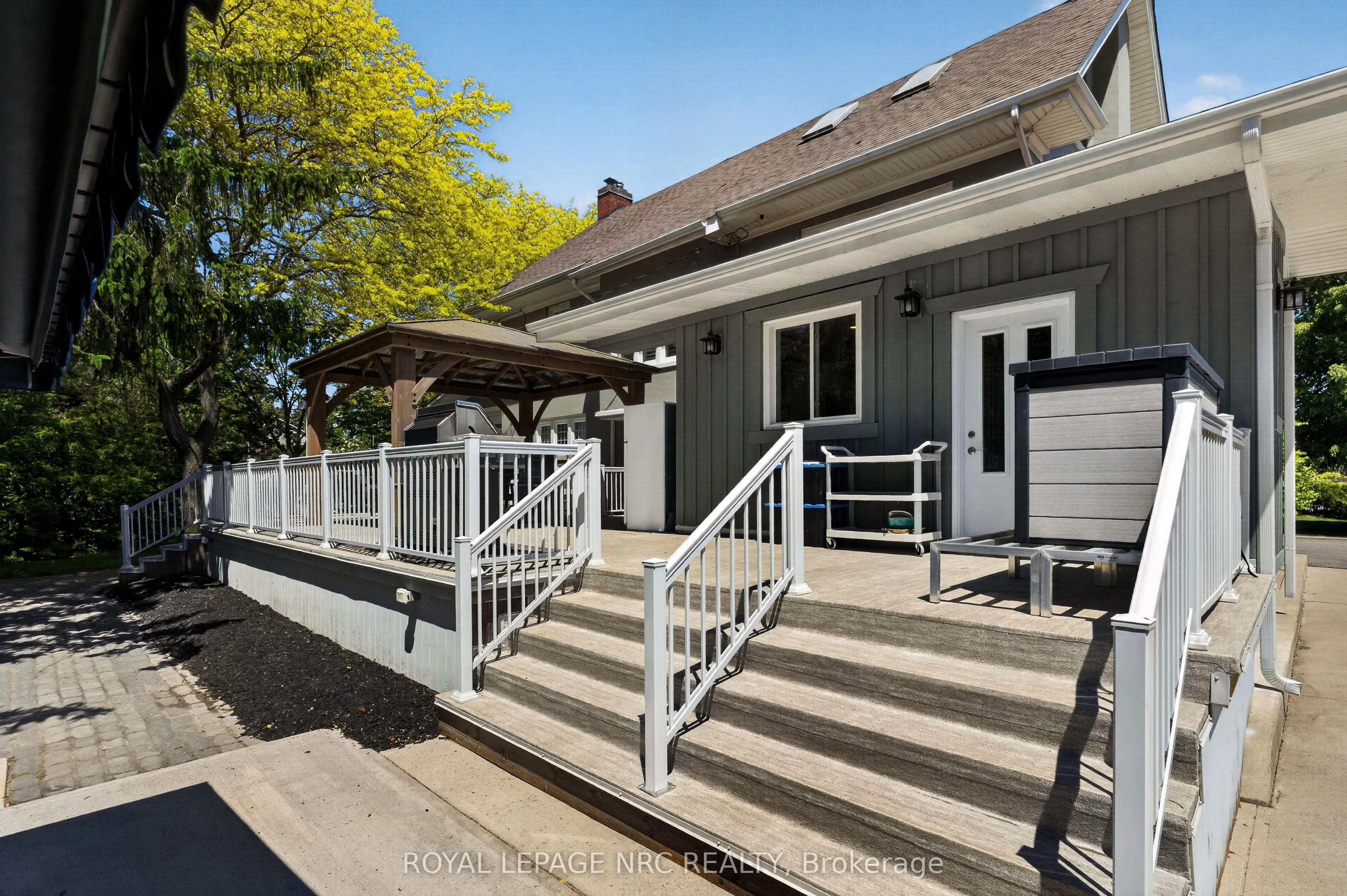 260 Main Street E