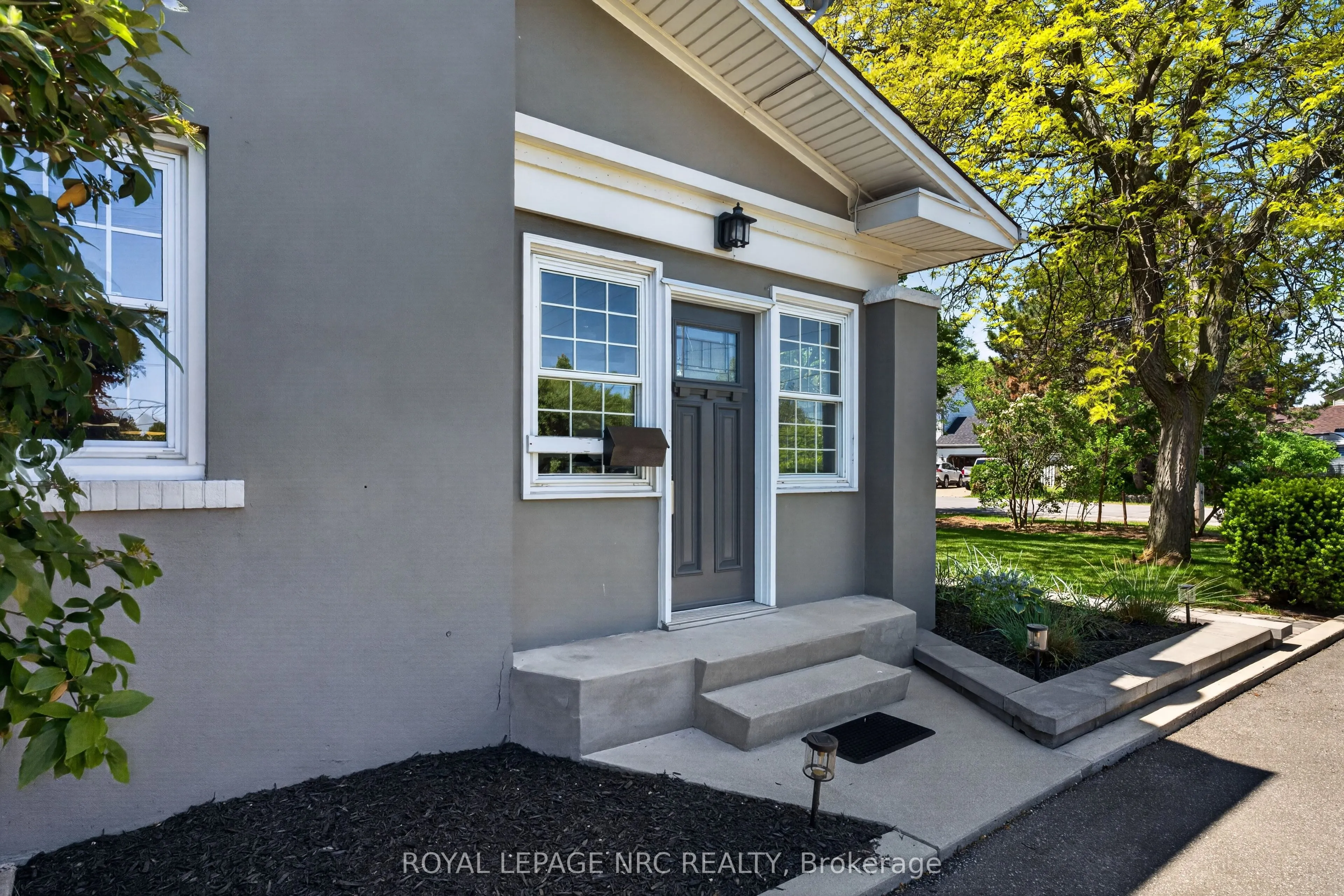 260 Main Street E