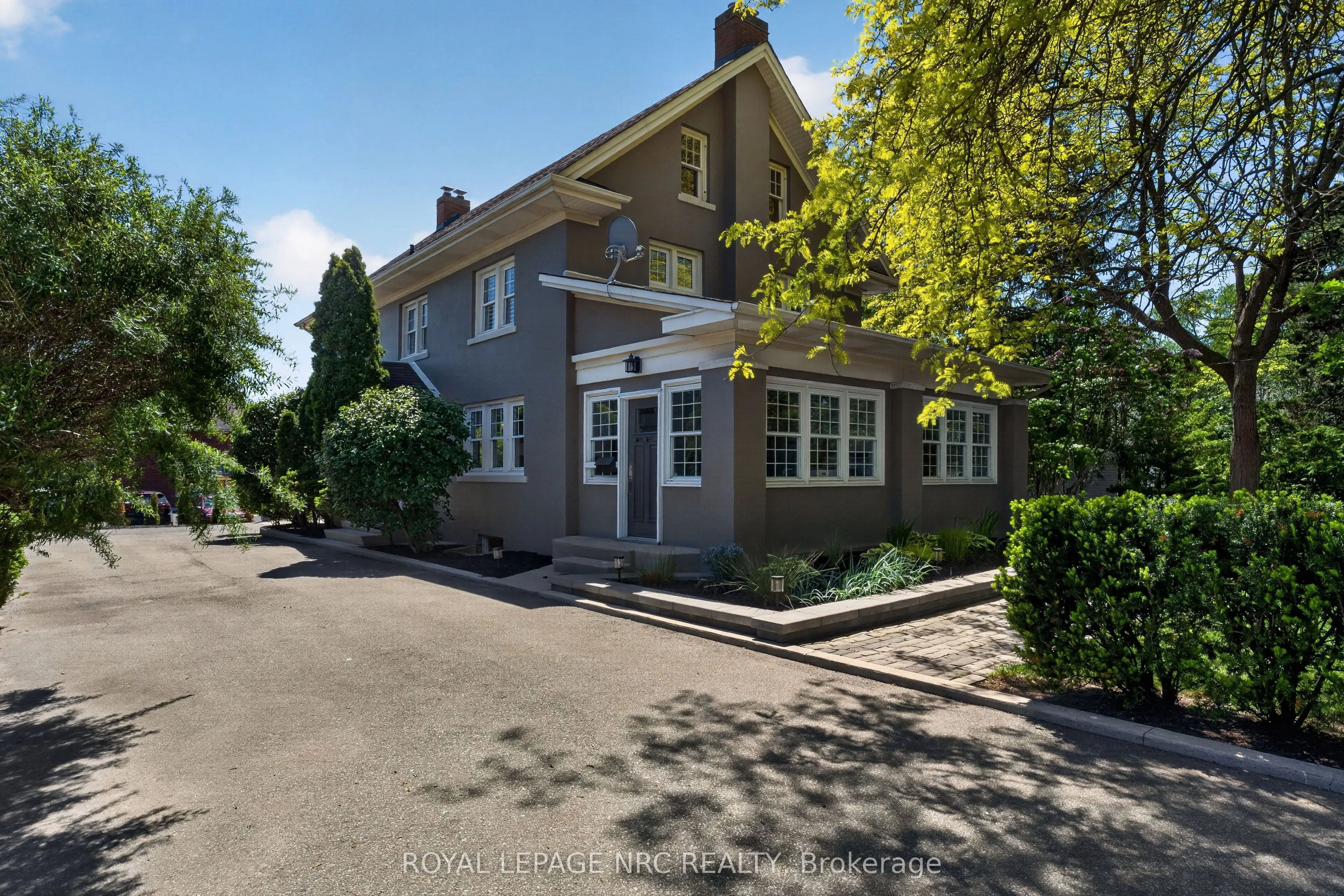 260 Main Street E
