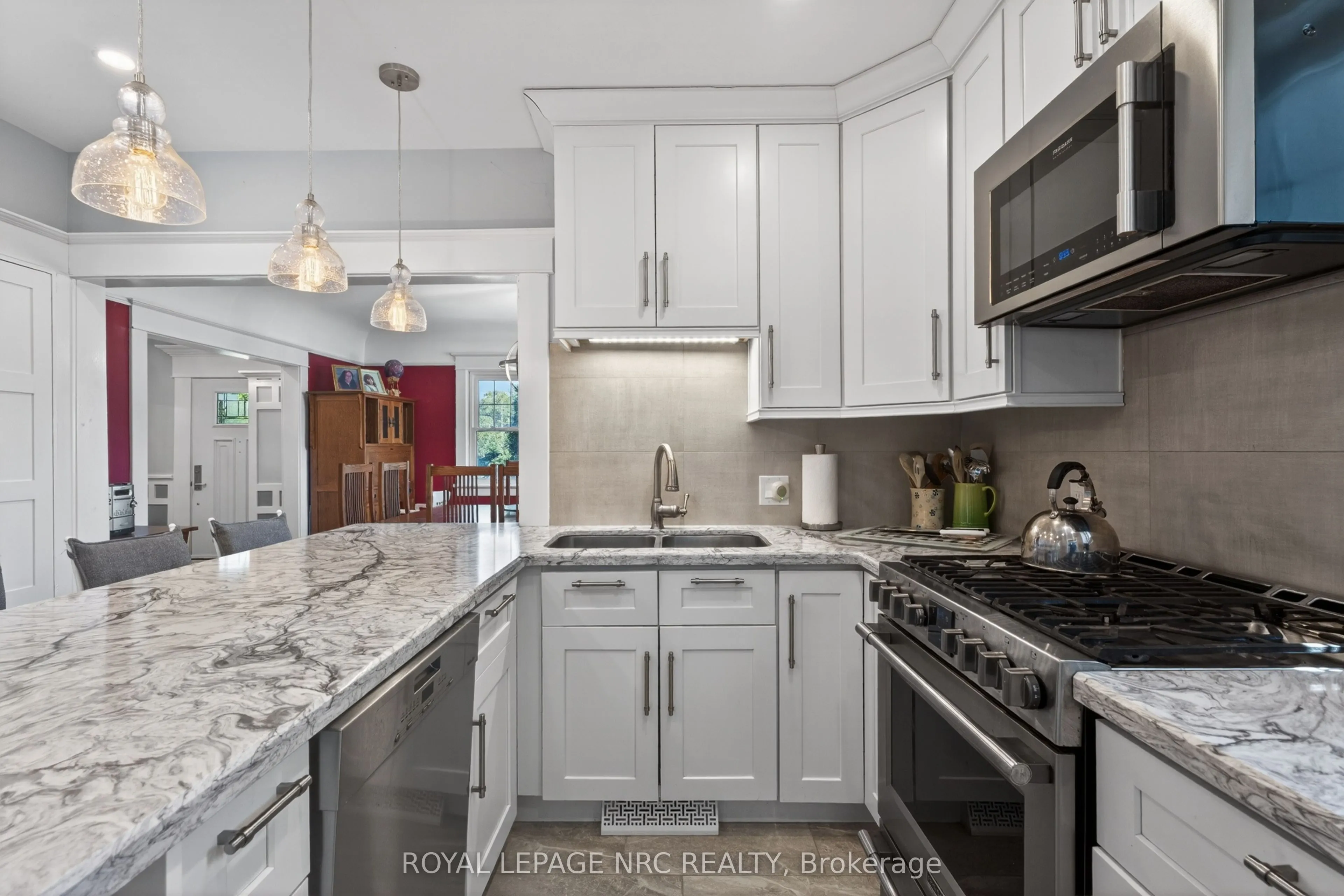260 Main Street E