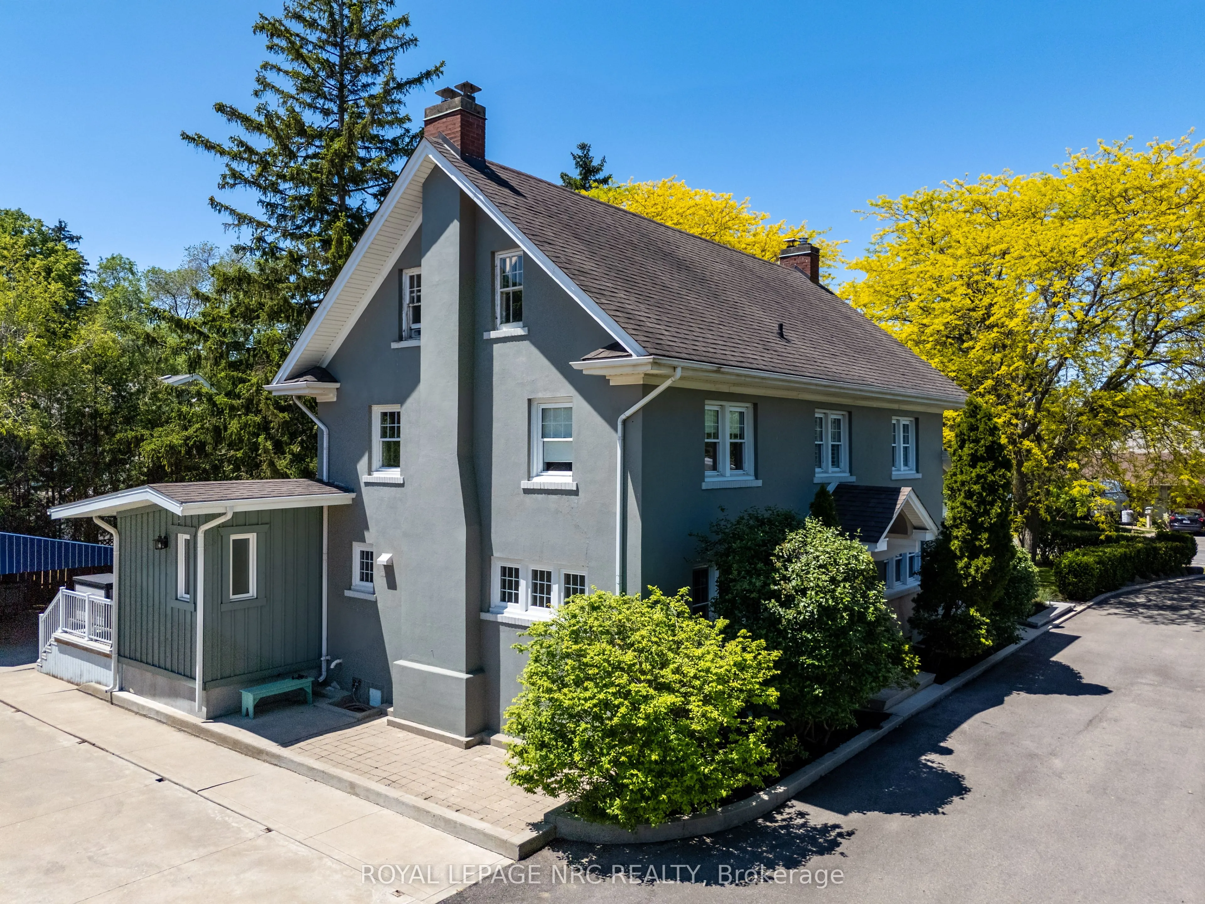 260 Main Street E