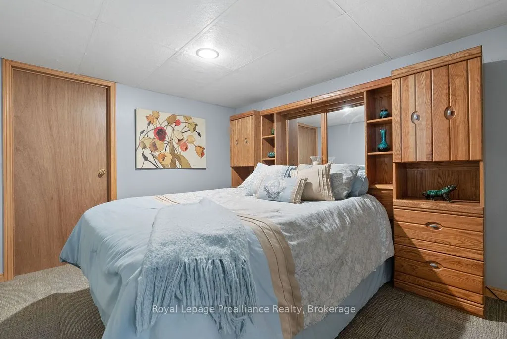 288 Edward Street W
