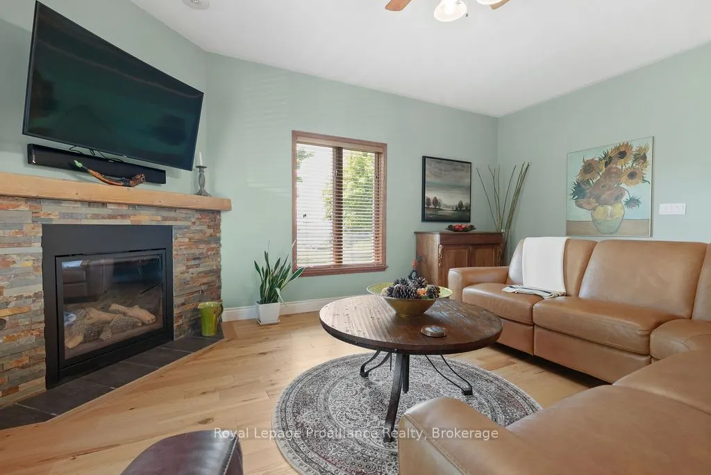 288 Edward Street W