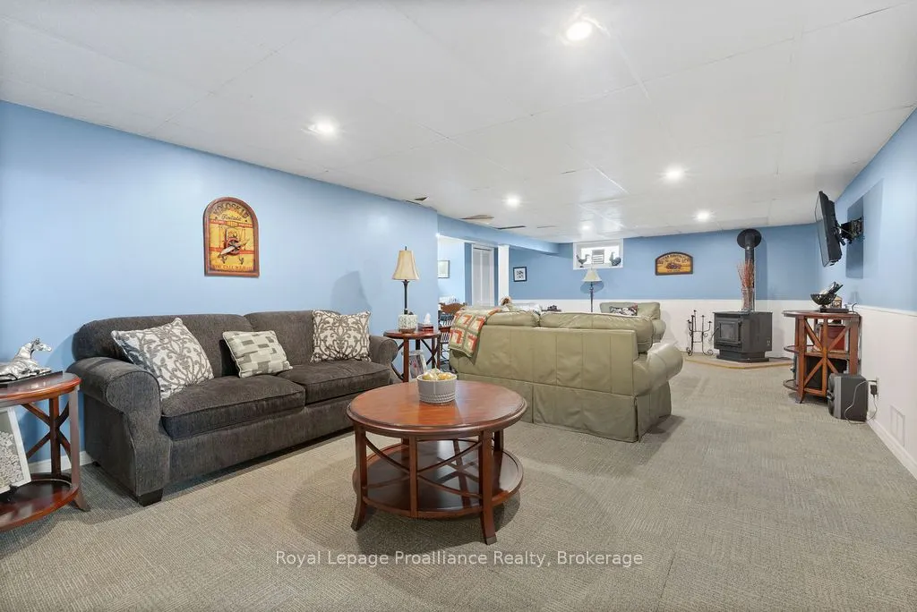 288 Edward Street W