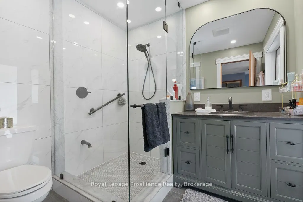 288 Edward Street W