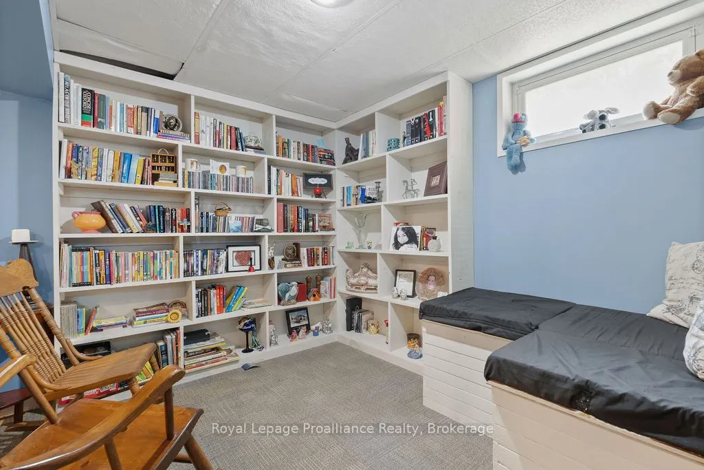 288 Edward Street W